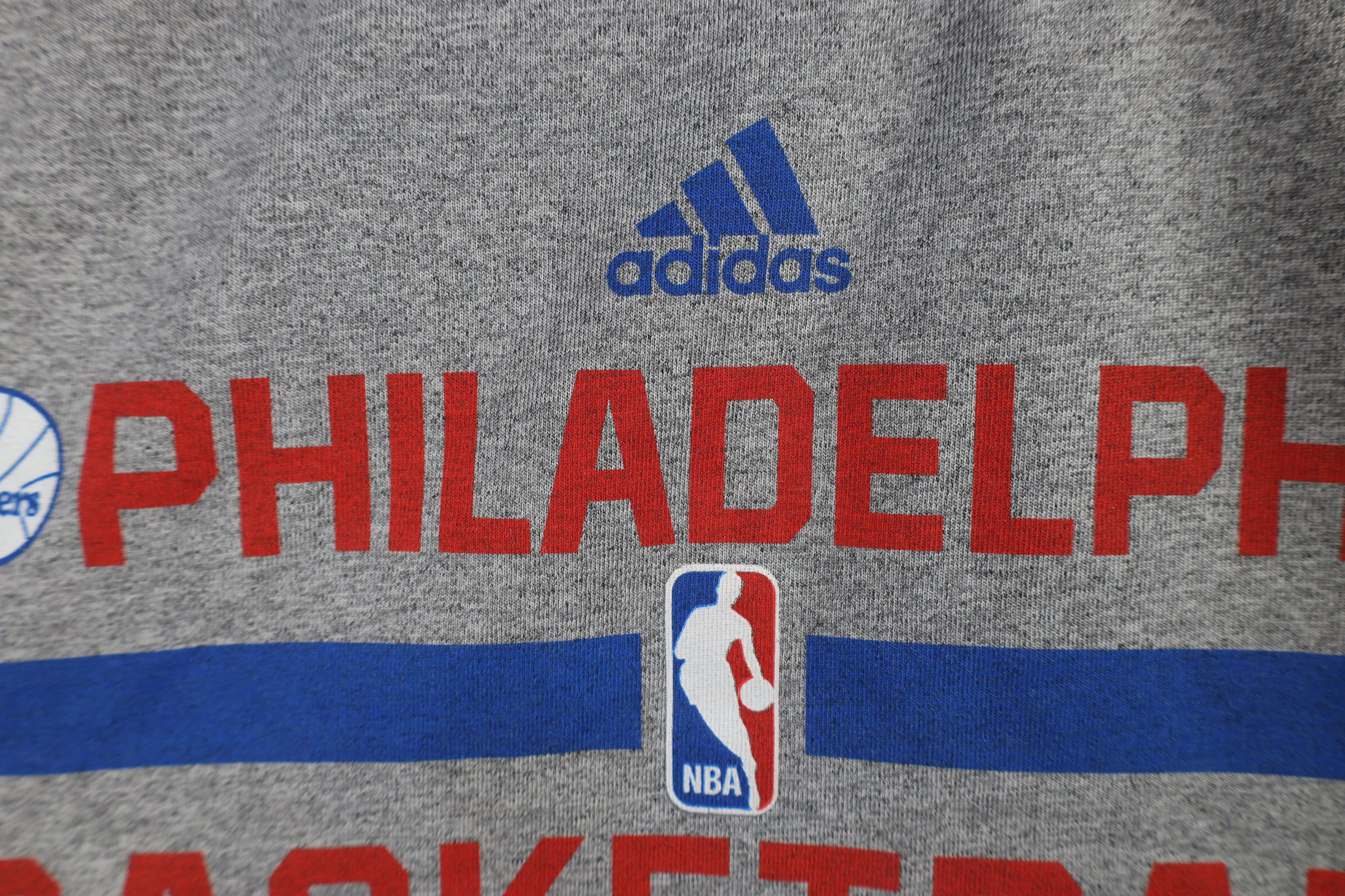 Adidas × Vintage Adidas Philadelphia 76ers Basketball Long Sleeve T-Shirt Size US L / EU 52-54 / 3 - 6 Thumbnail