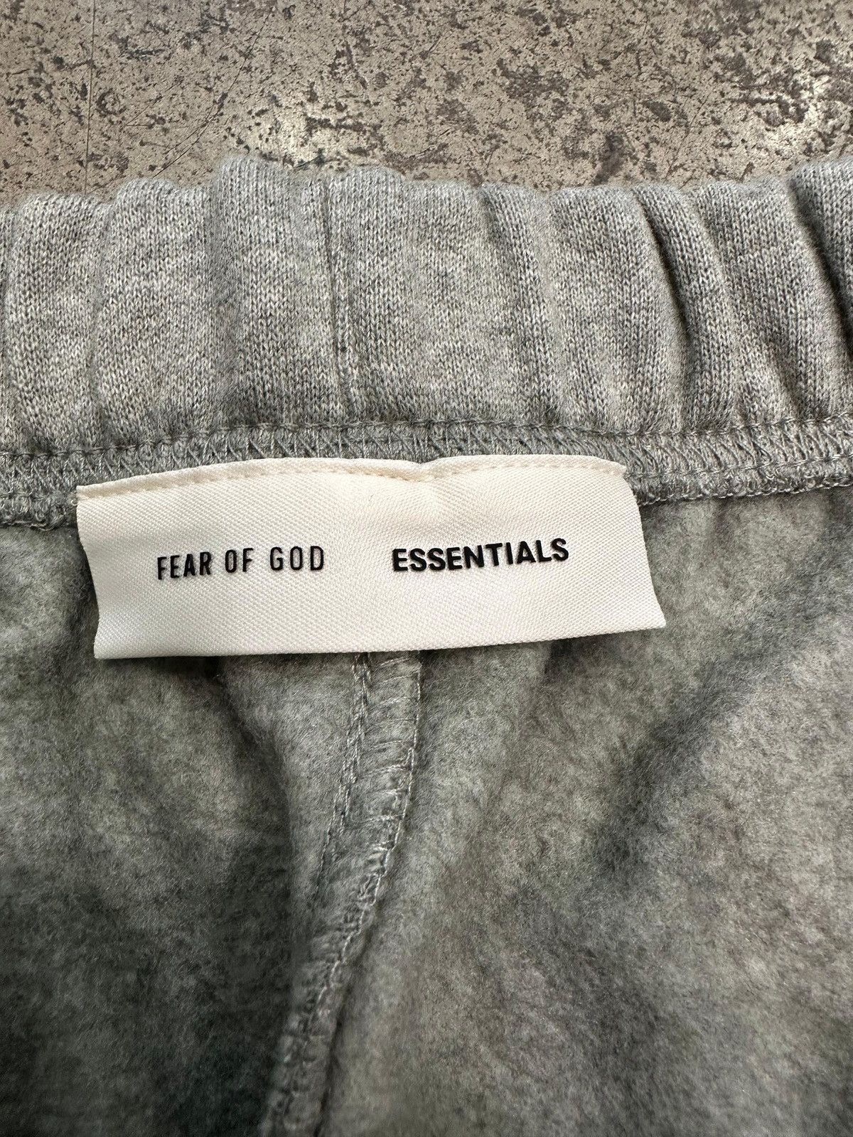 Essentials ESSENTIALS - Relaxed Fleece Sweatpant Concrete Heather Size US 30 / EU 46 - 2 Thumbnail