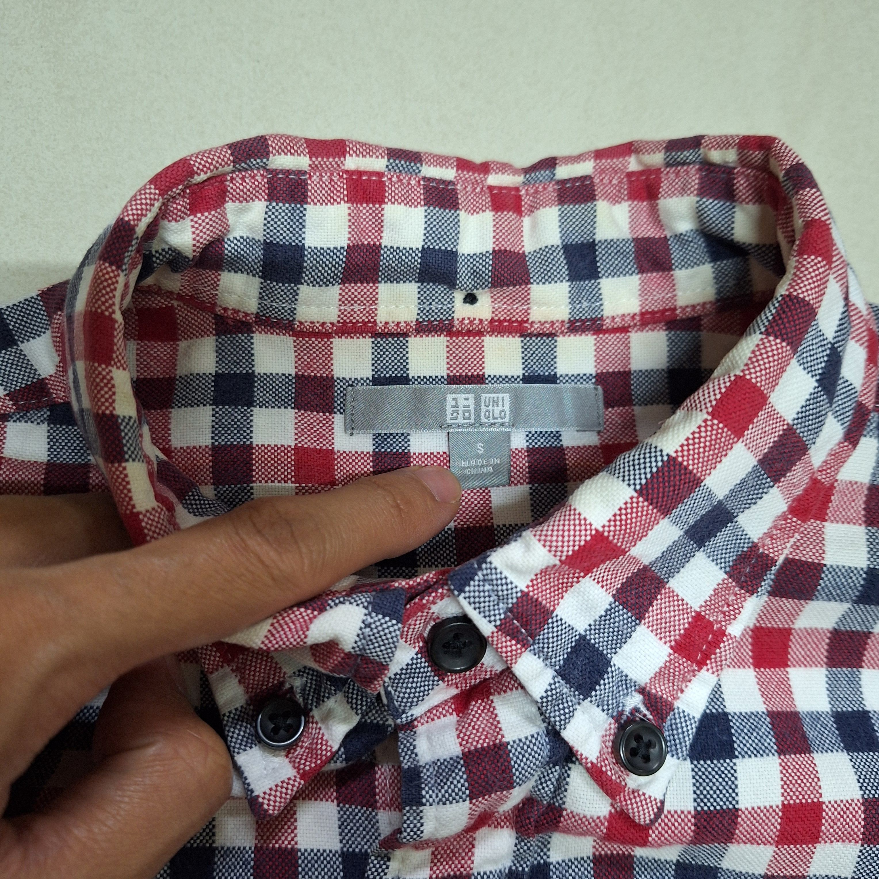 Uniqlo Uniqlo Small Checkered Button Shirt Size US S / EU 44-46 / 1 - 4 Thumbnail