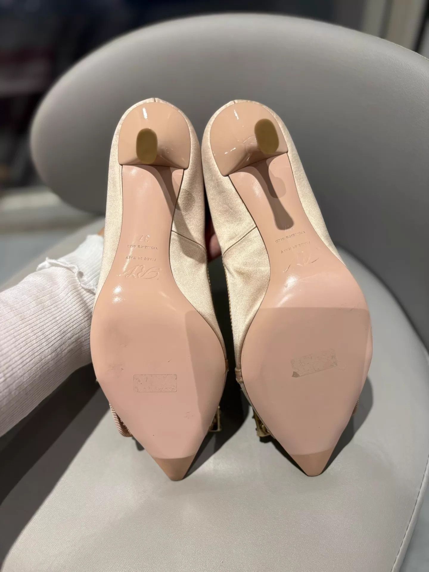 Roger Vivier RV Champagne Pink Pointed Toe Strass Buckle Heels 37 Unused Size US 6.5 / IT 36.5 - 5 Thumbnail