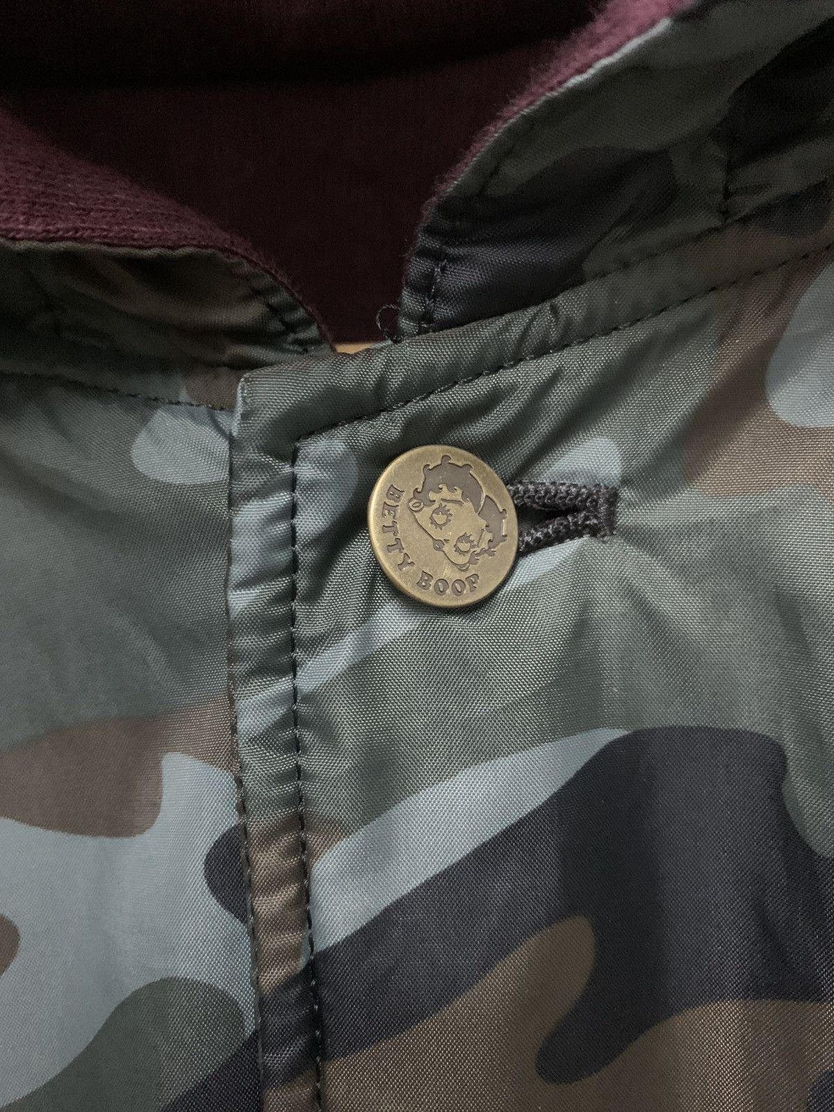 Japanese Brand Vintage Betty Boop Camo Buttom up Hoodie Size US M / EU 48-50 / 2 - 11 Thumbnail