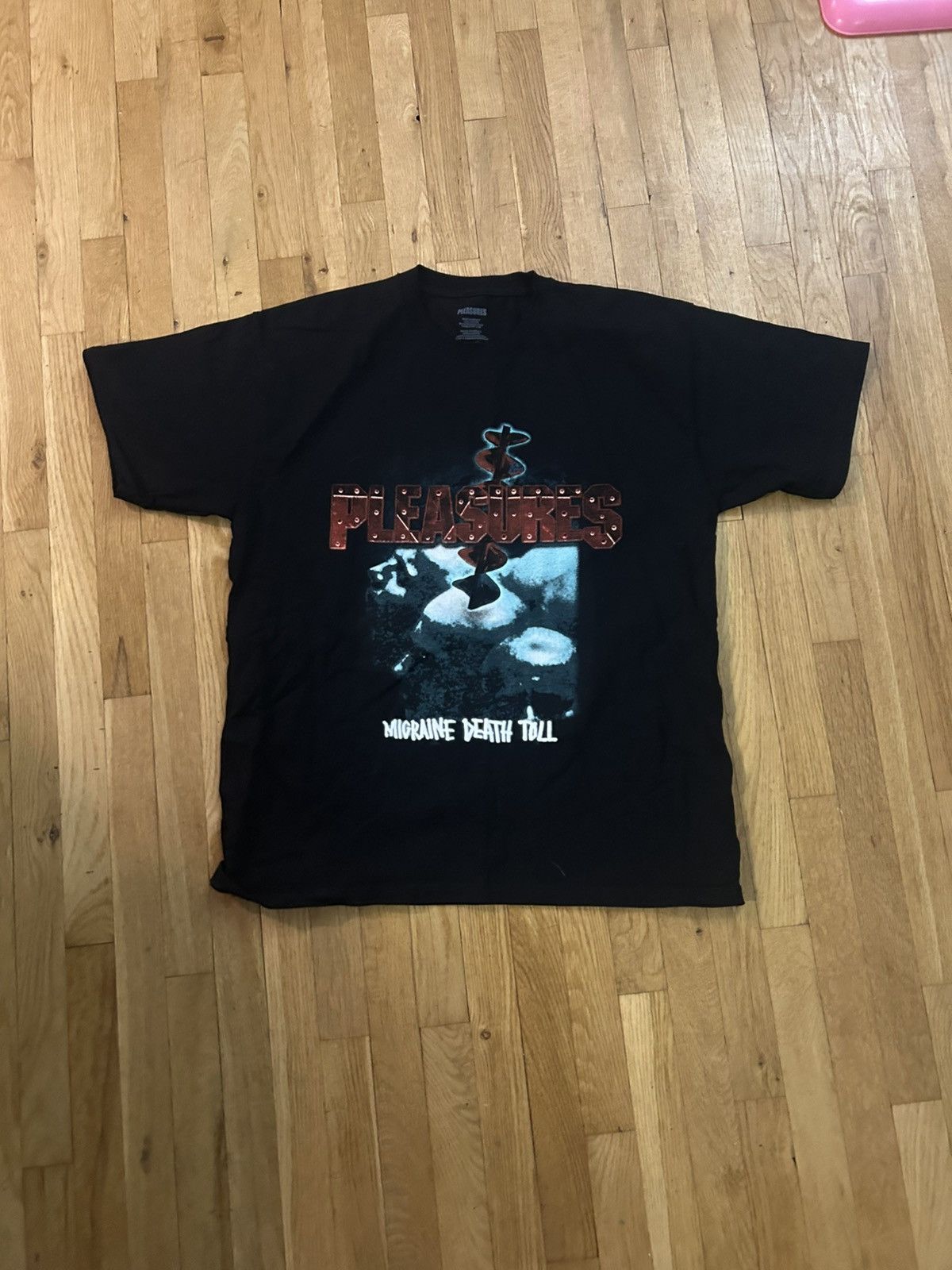 Pleasures Pleasures shirt size XL mall goth y2k ozzfest rock tee Size US XL / EU 56 / 4 - 2 Thumbnail