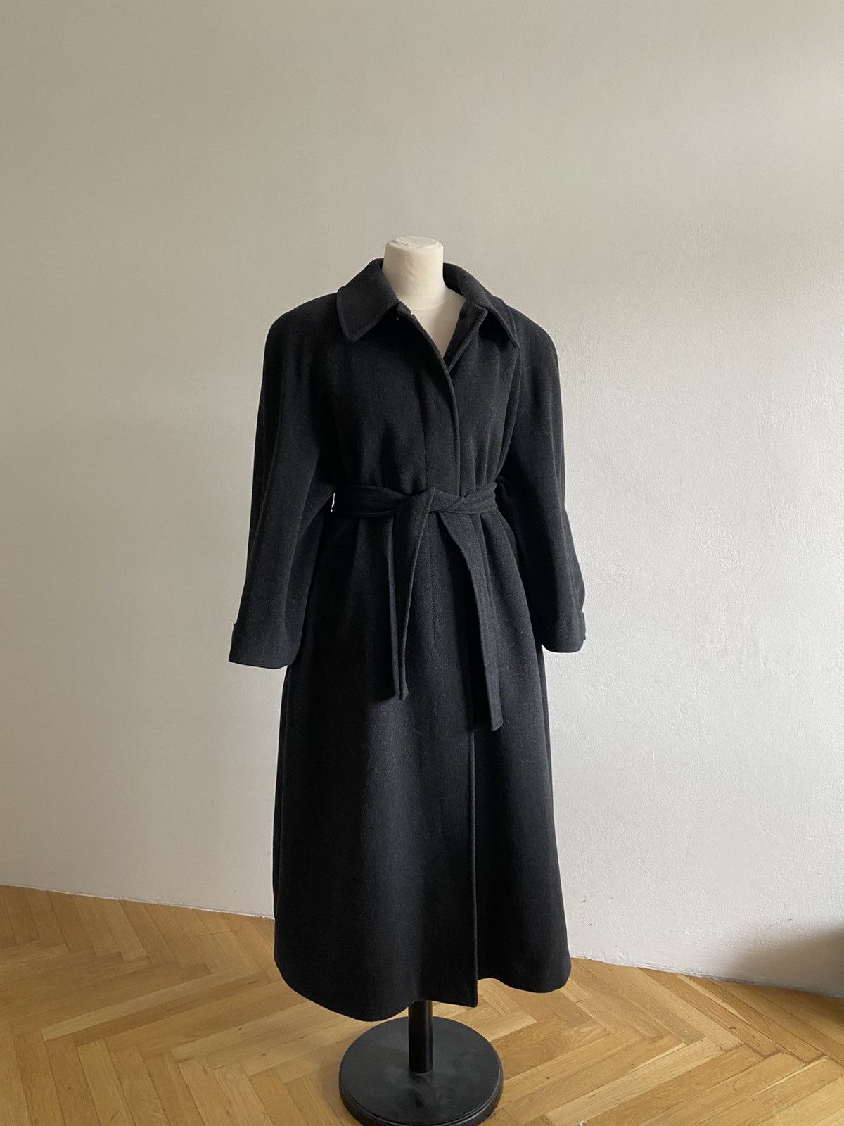 Weekend Max Mara Max Mara Pure Virgin Wool Coat - Timeless Elegance Size XL / US 12-14 / IT 48-50 - 1 Thumbnail