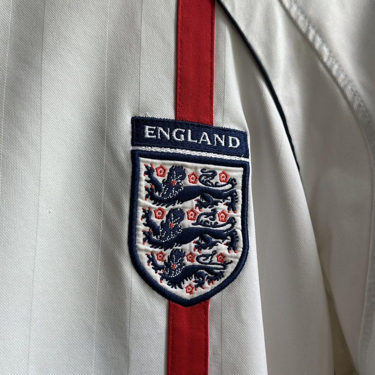 Umbro Vintage Umbro England 2001/03 Home Soccer Jersey FIFA 5-1 Size US L / EU 52-54 / 3 - 5 Thumbnail