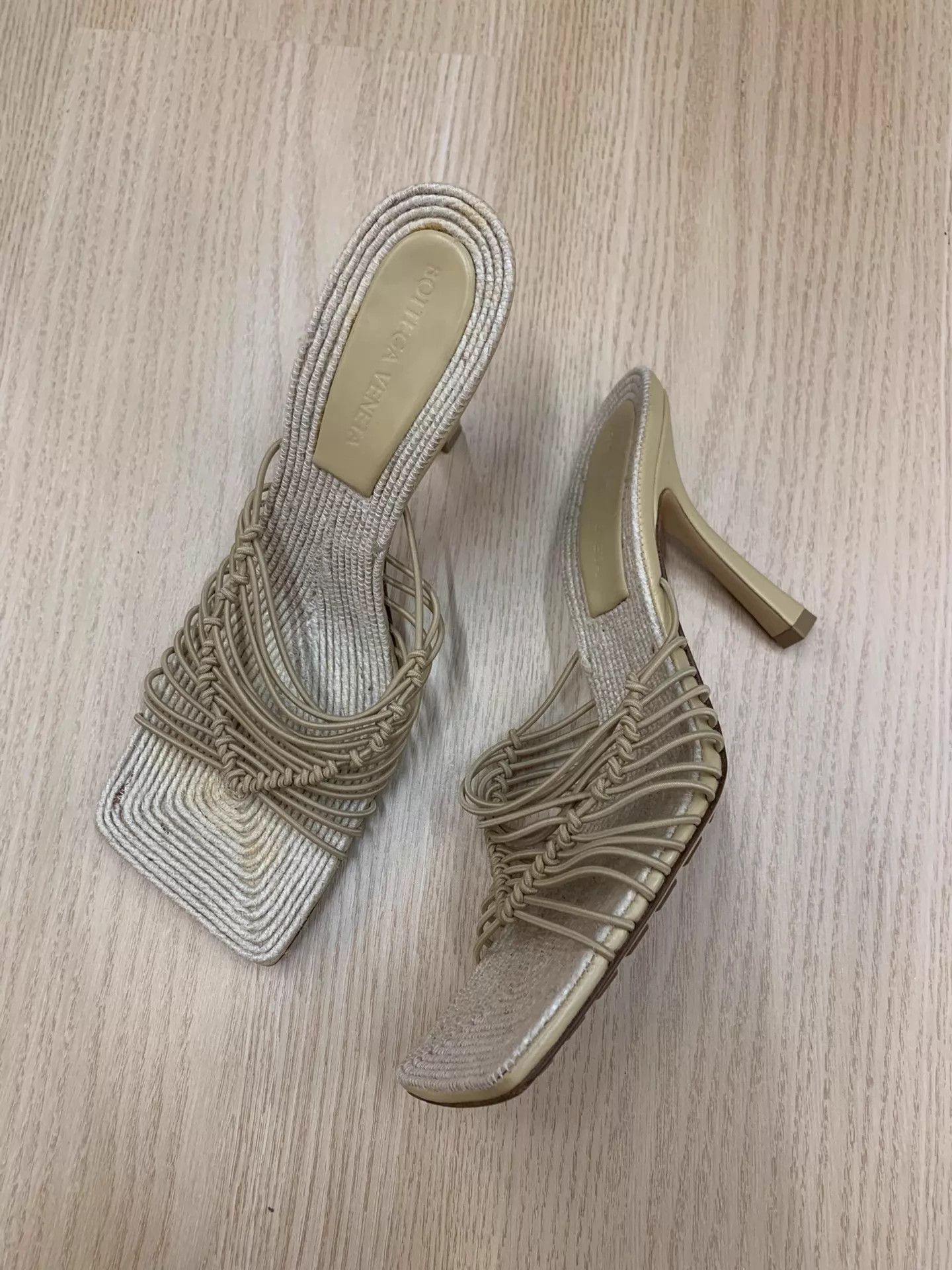 Bottega Veneta Bottega Veneta Straw Heeled Slippers 38.5 New Size US 7.5 / IT 37.5 - 2 Thumbnail