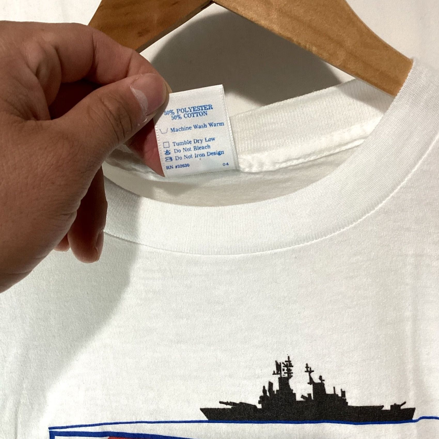 Vintage VINTAGE Gulf War Shirt Mens L Desert Storm Military 90s T-Shirt White Cotton Blend Polyester Crew Neck Short Sleeve Logo USA 90s Mens Size US L / EU 52-54 / 3 - 5 Thumbnail