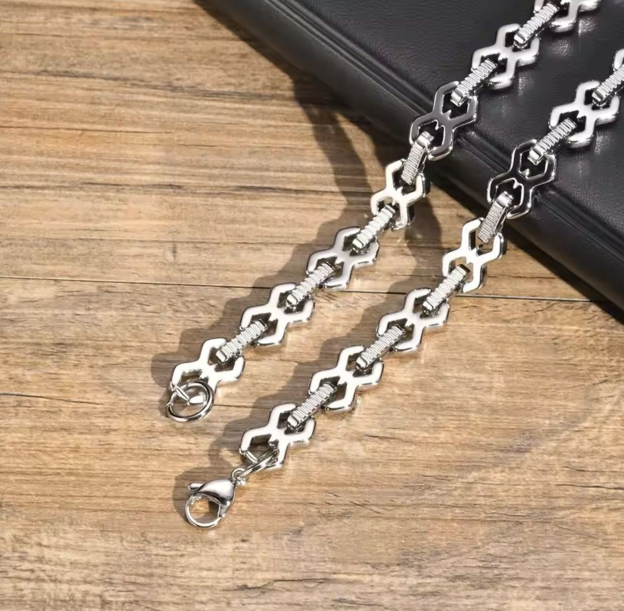 Jewelry Waterproof 8 Shape Chain Link Wristband Size ONE SIZE - 6 Thumbnail