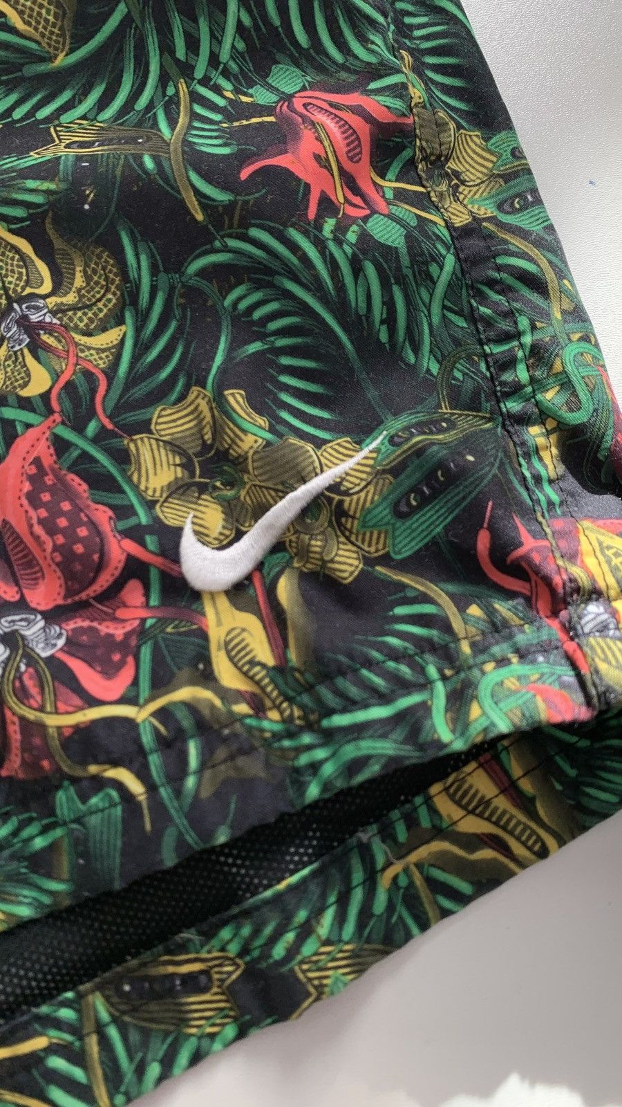 Nike Nike Shorts Flower Allover Print Hawaiian Tour Yellow Size M Size US 33 - 5 Thumbnail