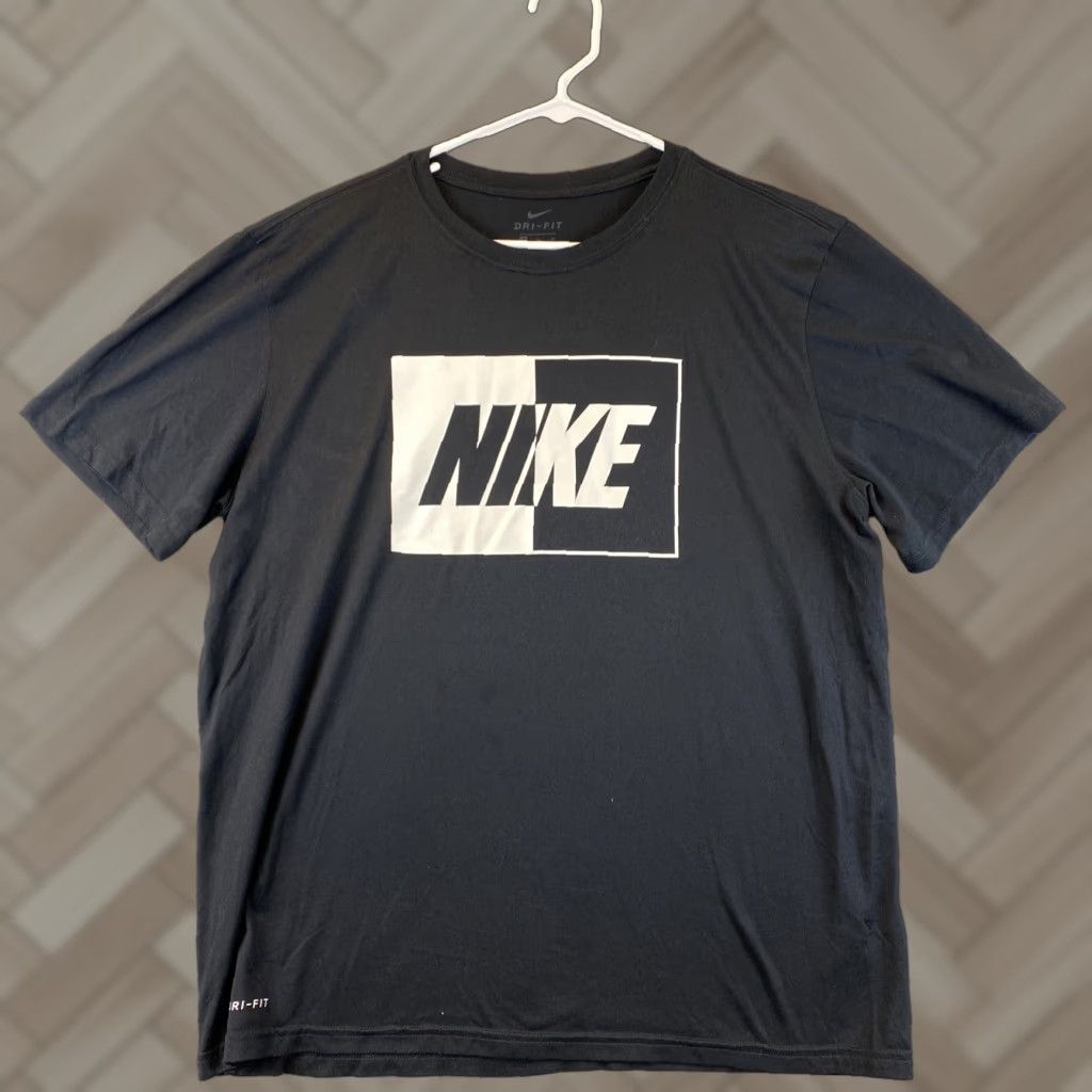 Nike Nike Dri-Fit Mens XL Gray Black Short Sleeve Athletic Shirt Crew Neck/ 82-69 Size US XL / EU 56 / 4 - 1 Thumbnail