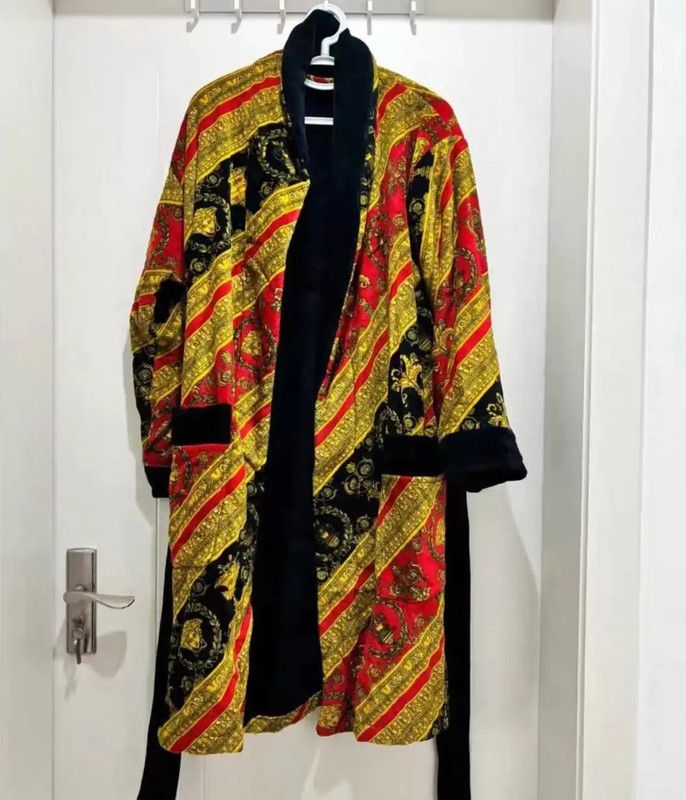 Versace Versace Black Cotton Print Medusa Coat 0089 Size US S / EU 44-46 / 1 - 1 Thumbnail