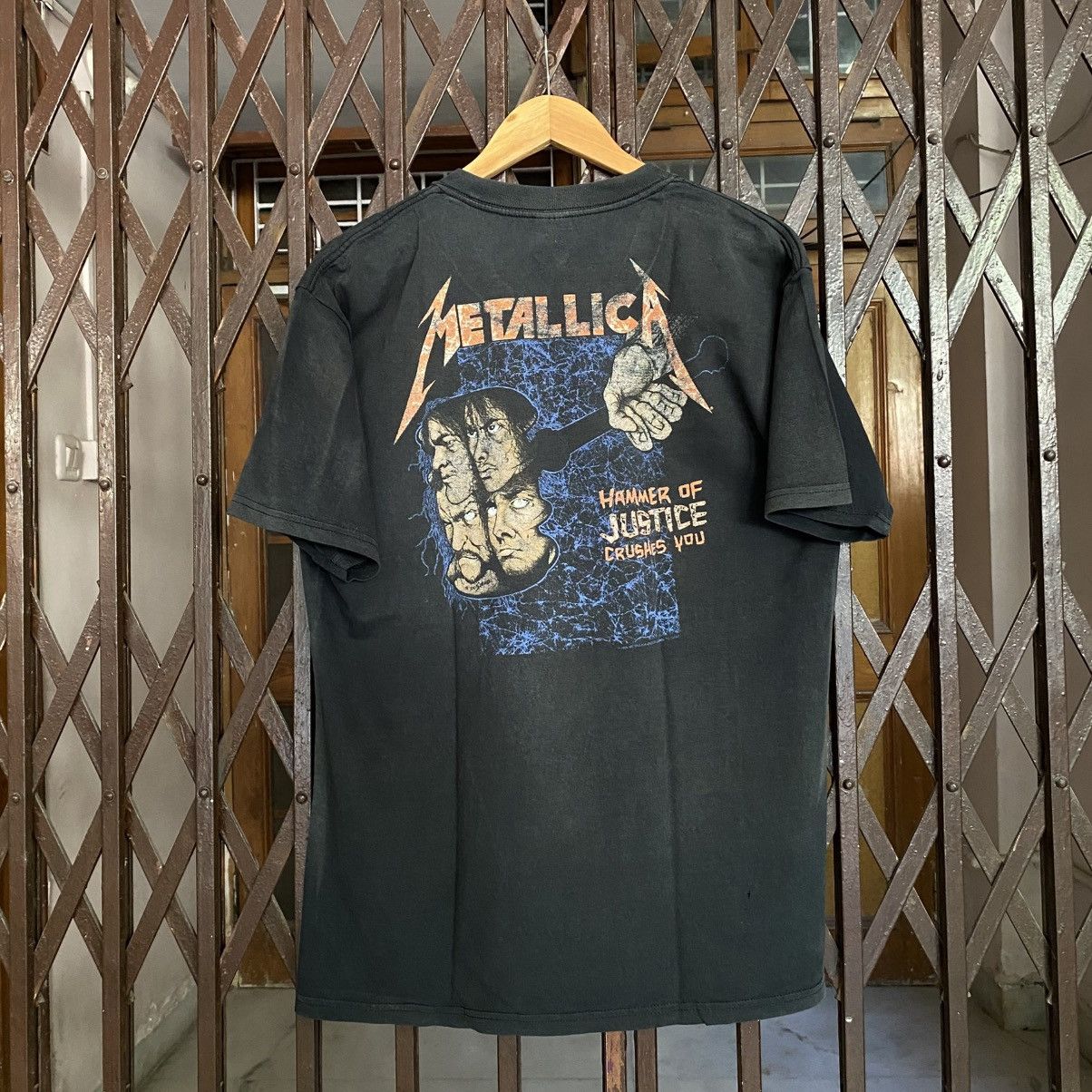 Metallica Vintage Metallica "...And Justice for All" t-shirt Size US L / EU 52-54 / 3 - 3 Thumbnail