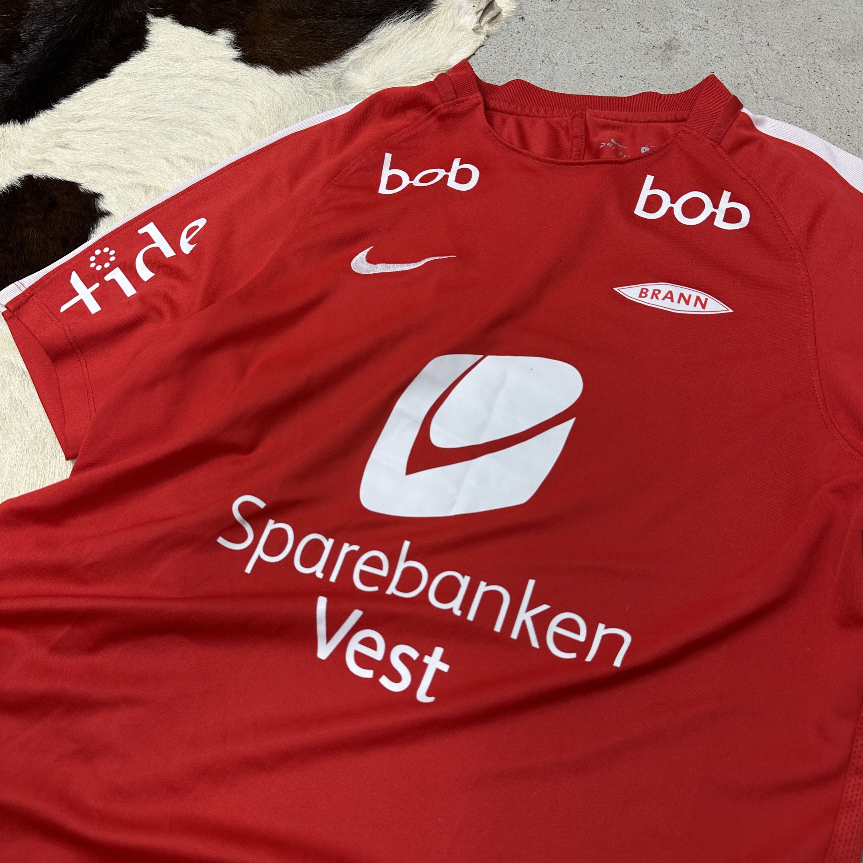 Nike Vintage Sportswear Nike SK Brann 17/18 Jersey Y2K Size US L / EU 52-54 / 3 - 3 Thumbnail