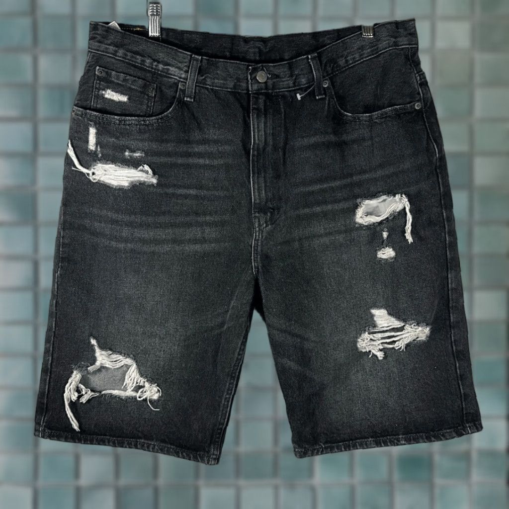 Levi's Levi’s 569 Loose Straight Distressed Black Jean Shorts Jorts Mens Jeans 38 Short Black Men Size 38 Distressed Blueprint? Size US 38 / EU 54 - 1 Thumbnail
