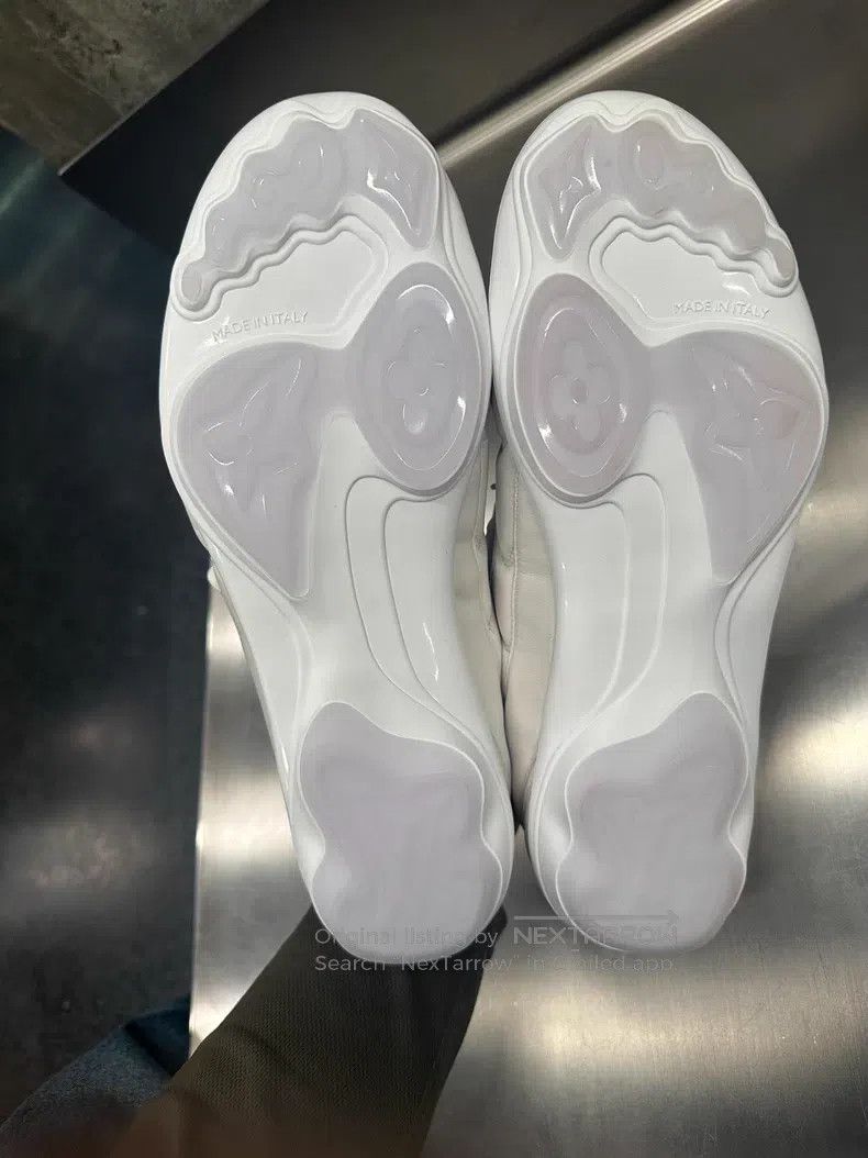 Louis Vuitton Louis Vuitton Low-top Soccer Shoes Casual Lifestyle Shoes Size US 9 / EU 42 - 4 Thumbnail