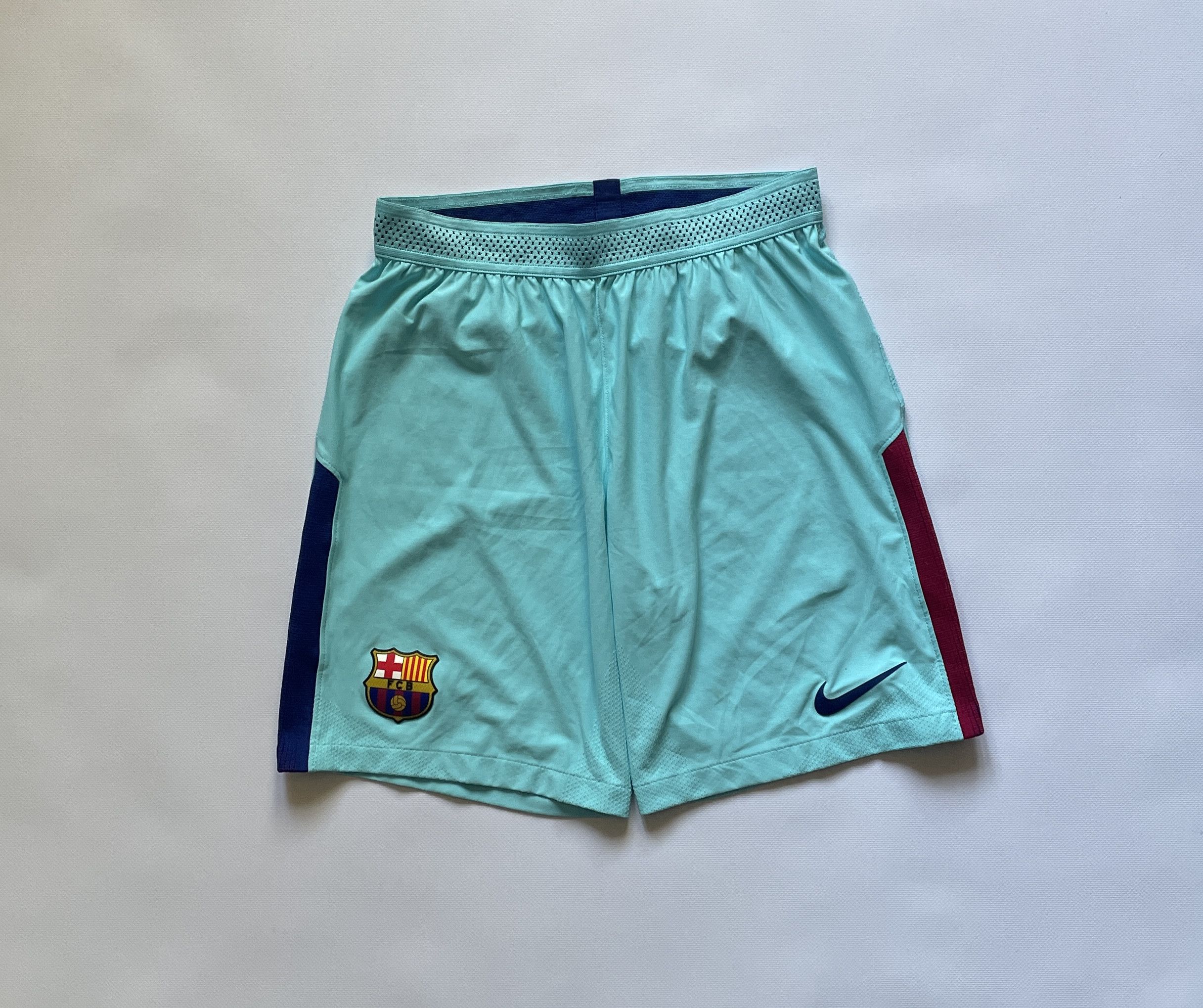 Nike Barcelona AUTHENTIC 2017 2018 Away Football Shorts Size US 30 / EU 46 - 1 Thumbnail