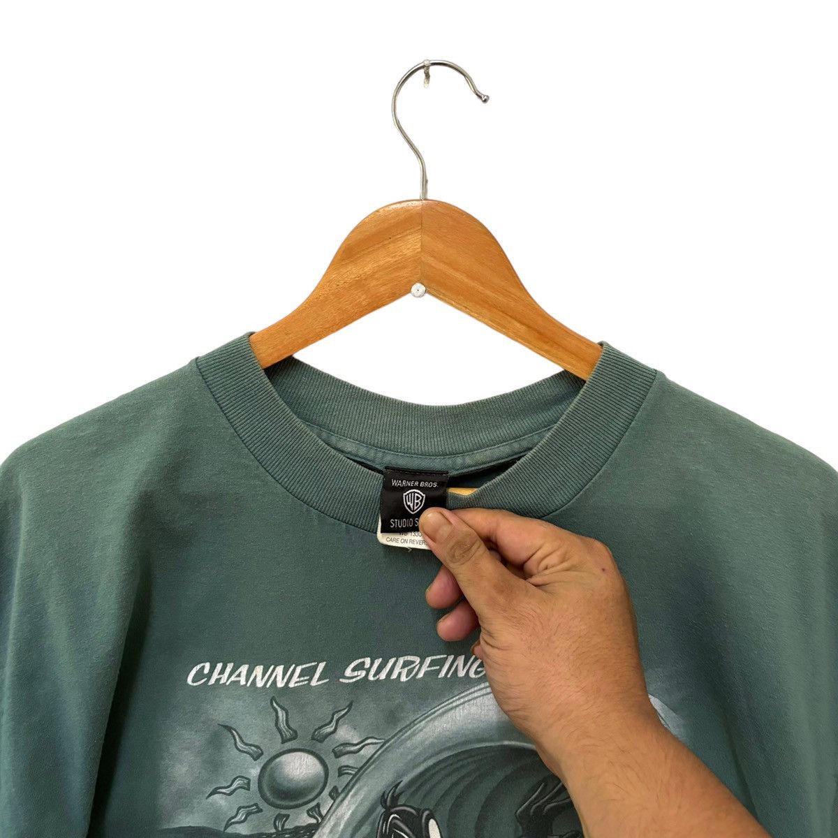 Vintage × Warner Bros Vintage Daffy Duck Channel Surfing Cartoon Size US M / EU 48-50 / 2 - 6 Thumbnail