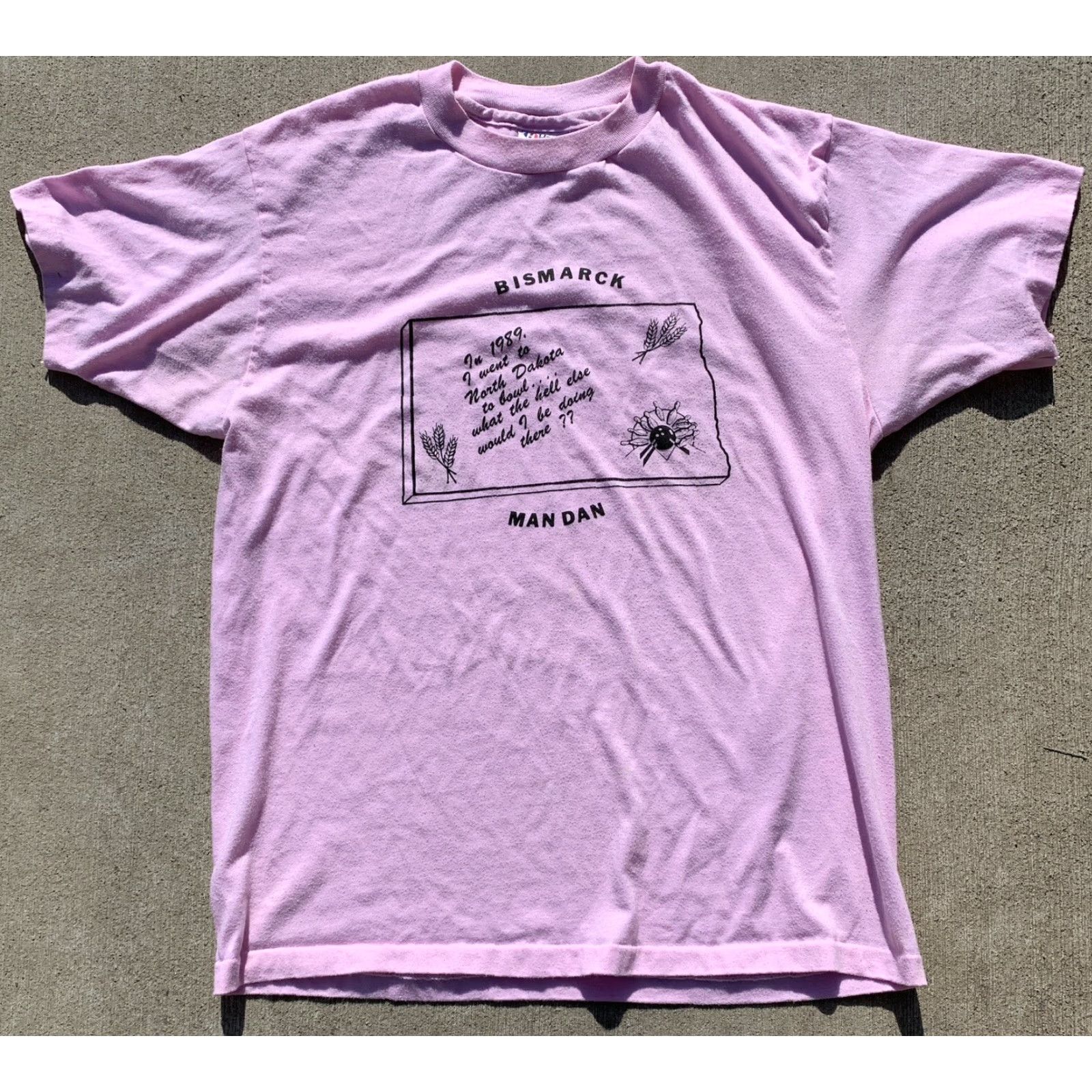 Hanes VINTAGE Hanes T-Shirt Bowl 1989 North Dakota Bismarck Mandan 80s Bowling Graphic Single Stitch Pink L Mens Men Size US L / EU 52-54 / 3 - 6 Thumbnail