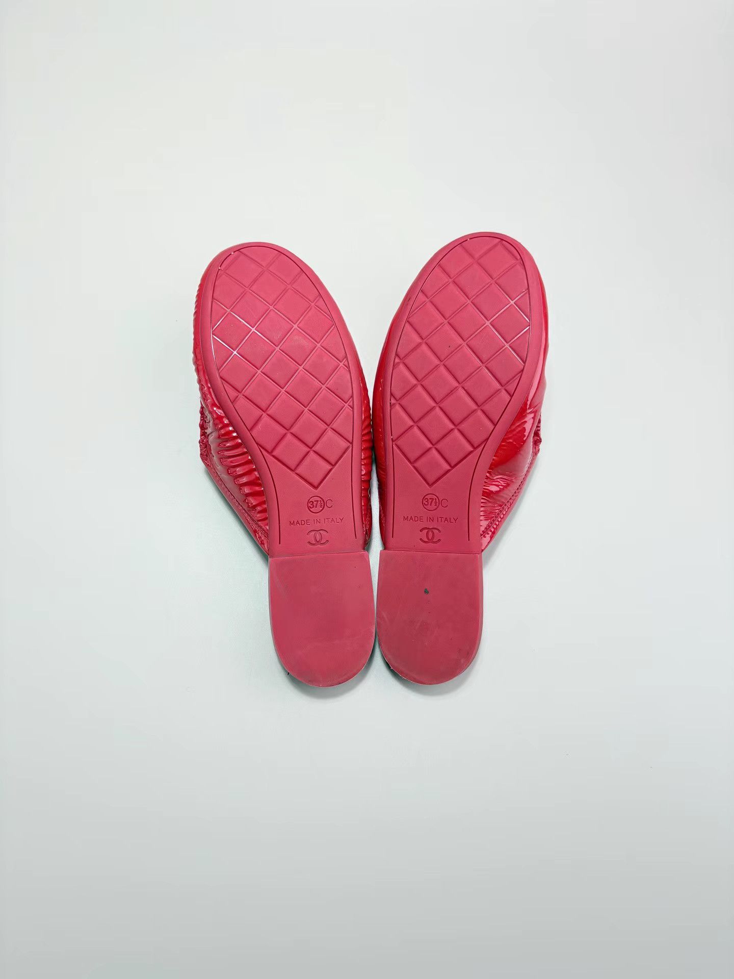 Chanel CHANEL Red Patent Leather Slippers K1 Size US 7.5 / IT 37.5 - 6 Thumbnail