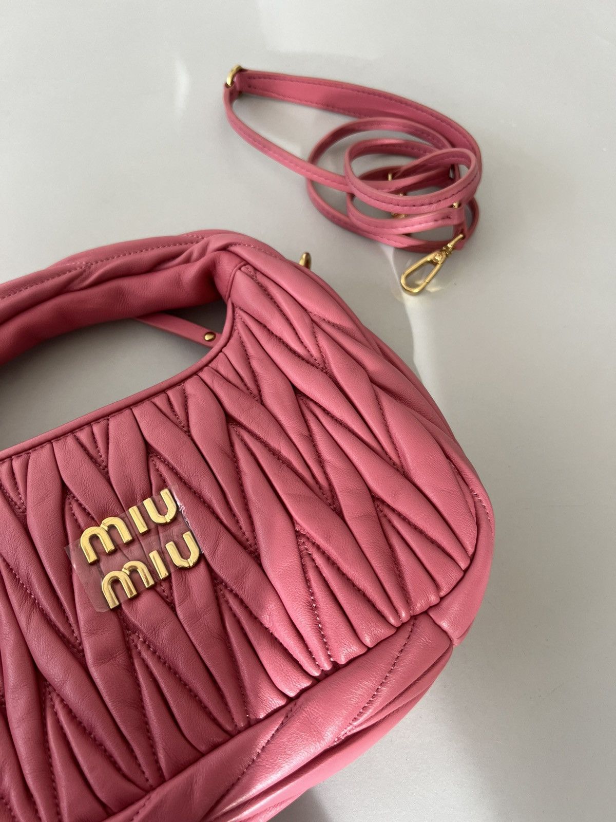 Miu Miu Miu Miu Wander matelassé nappa leather hobo bag in pink Size ONE SIZE - 6 Thumbnail