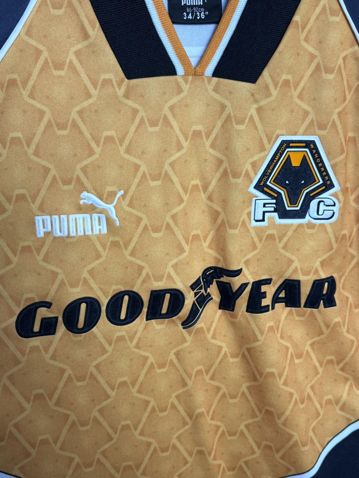 Puma KIDS Wolverhampton Wanderers 96/98 Home Football Jersey Size US XS / EU 42 / 0 - 3 Thumbnail