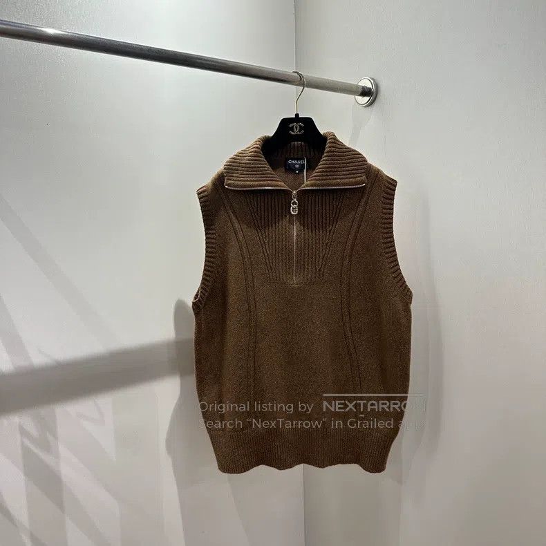 Chanel Chanel 24A cashmere knitted vest Size XS / US 0-2 / IT 36-38 - 1 Thumbnail