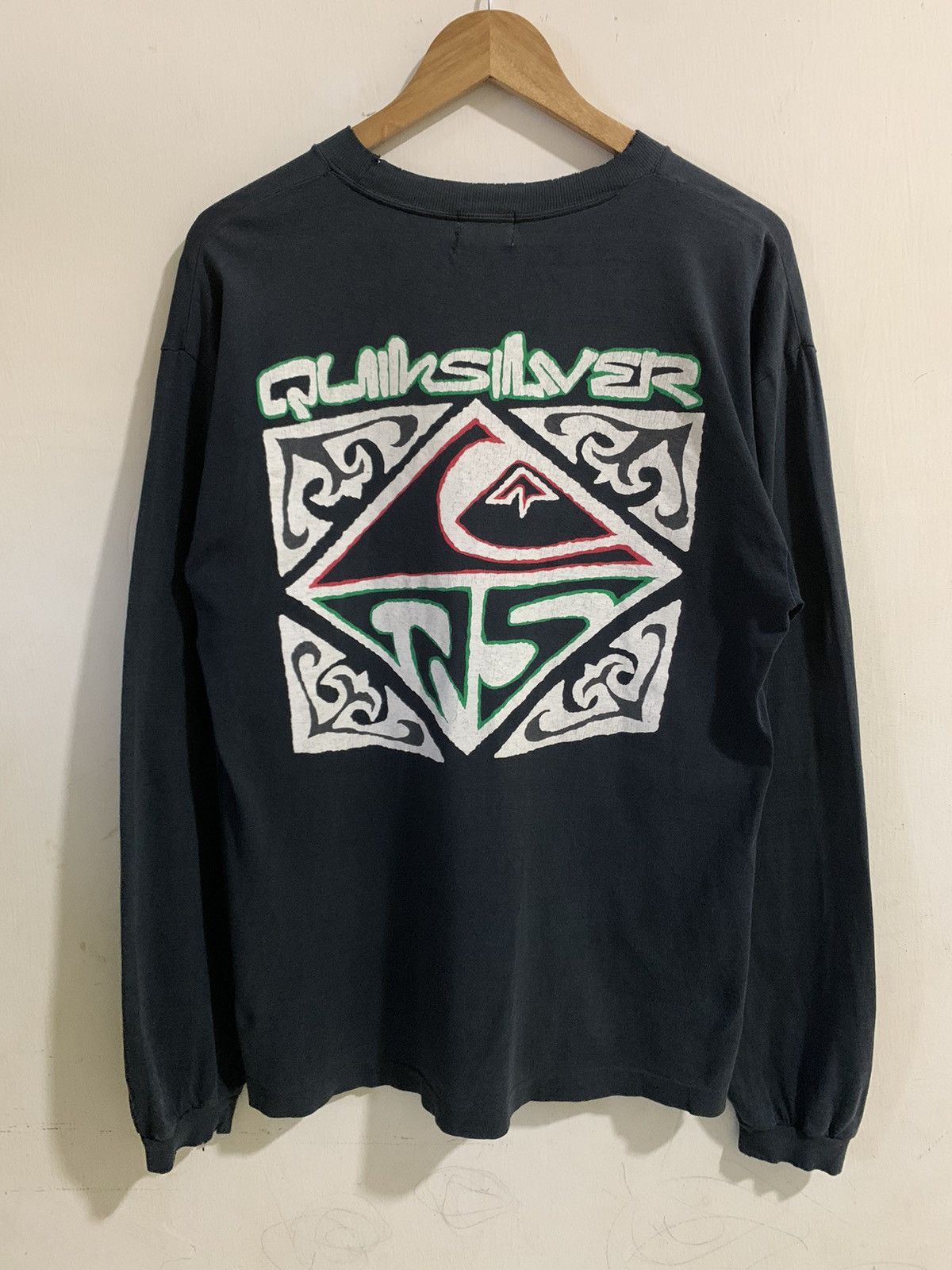 Quicksilver Vintage Quiksilver Big Logo Back Hit Distressed T-shirt Size US L / EU 52-54 / 3 - 1 Thumbnail