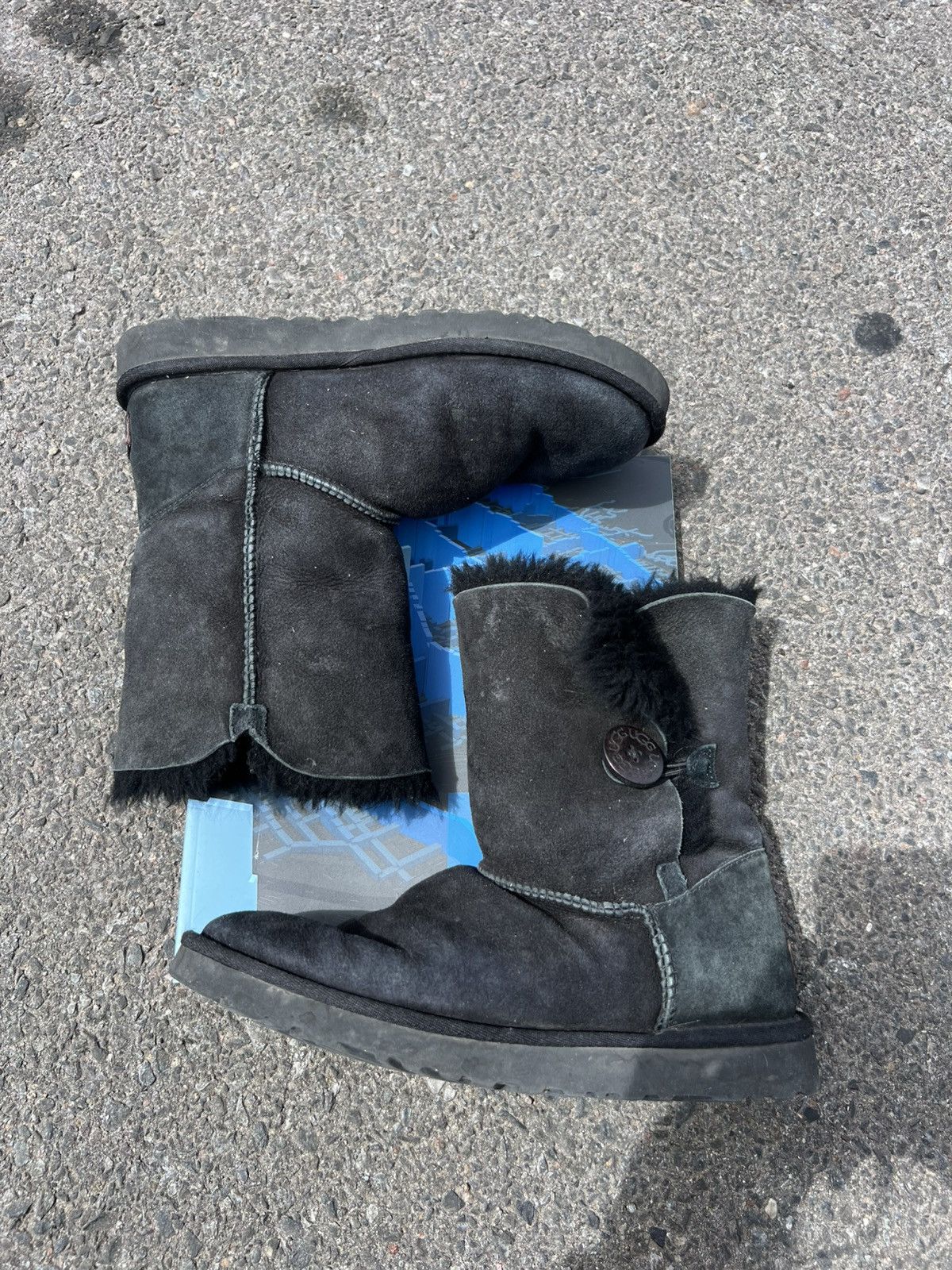 Ugg Ugg Australia Bailey Button Winter Boot Womens Size 8 Size US 8 / IT 38 - 4 Thumbnail