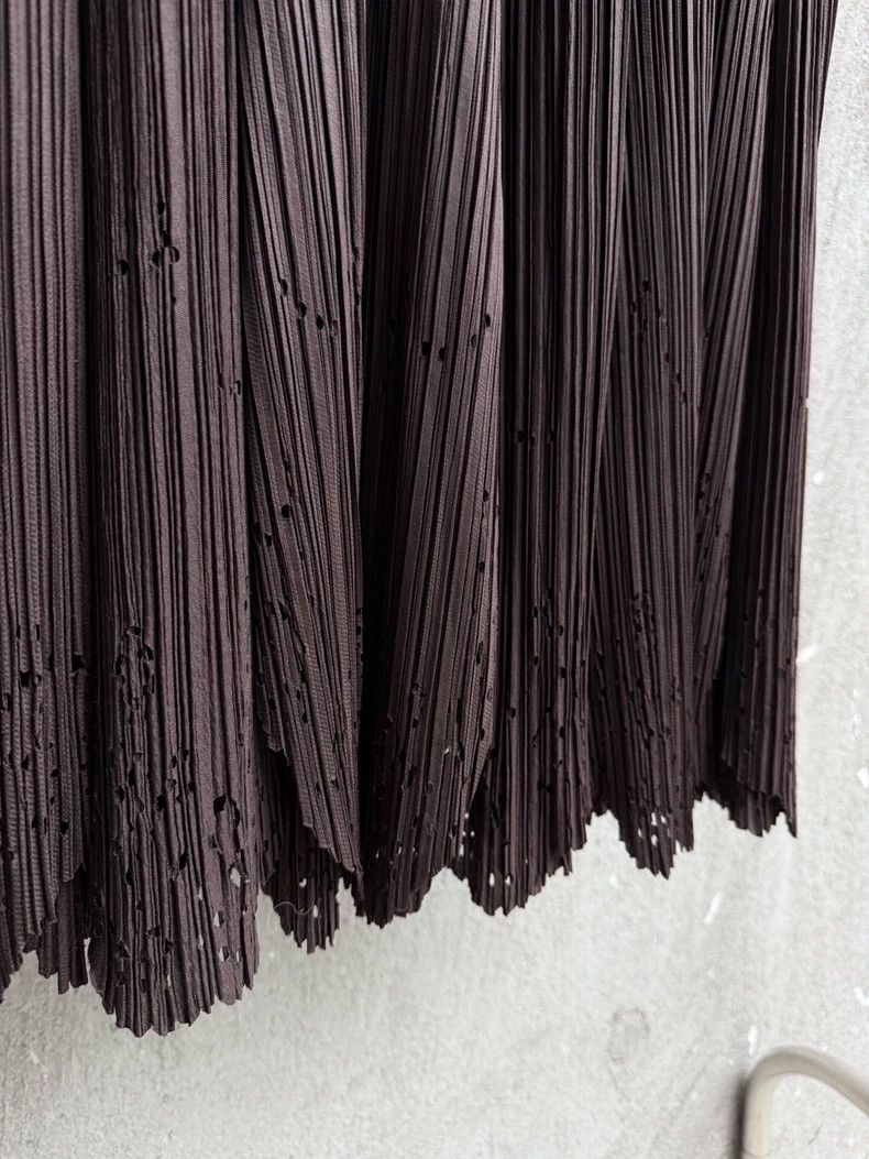Issey Miyake Issey Miyake size:3 Brown feathered hollowed-out rhombus-s Size 42" / US 20 - 3 Thumbnail