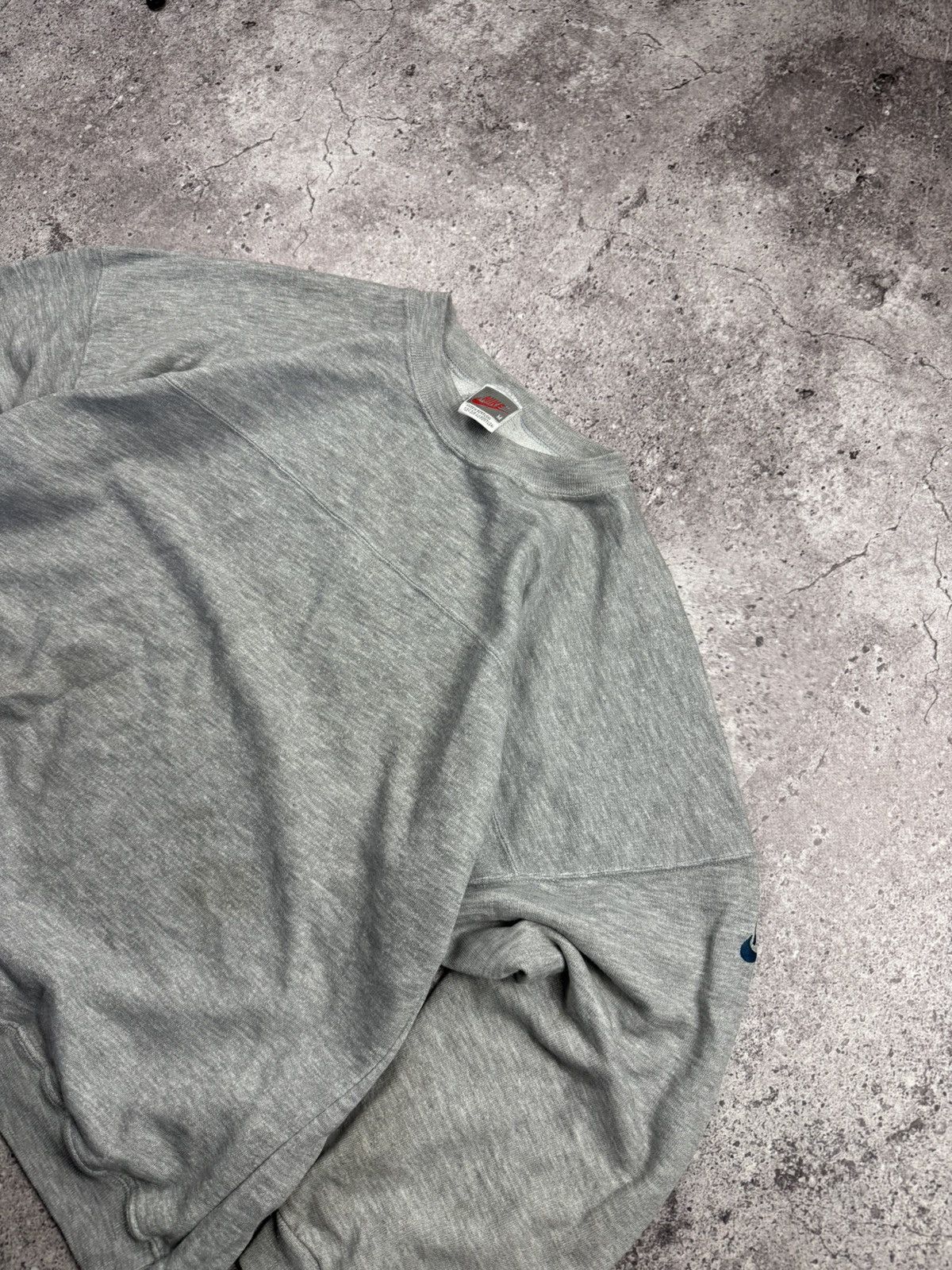 Nike Vintage Nike Swoosh Boxy Sweatshirt Distressed Y2K Rare L Size US M / EU 48-50 / 2 - 3 Thumbnail