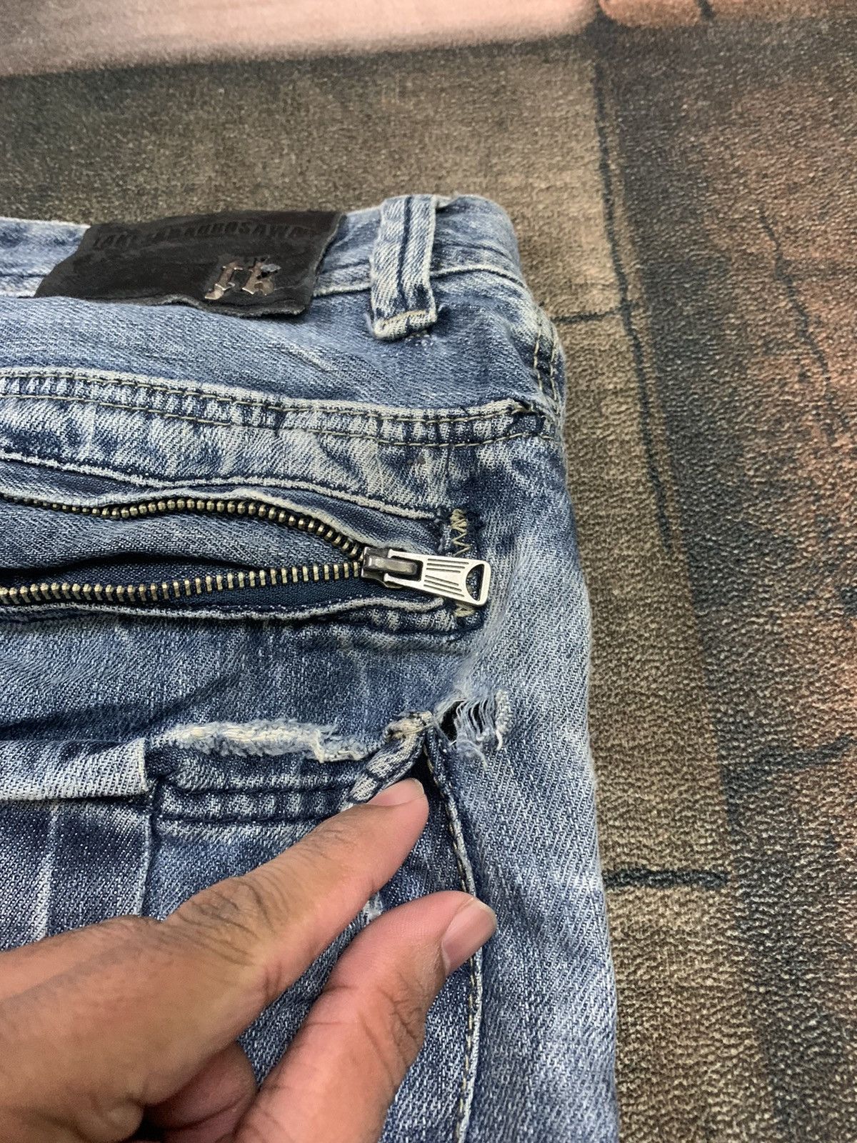 Japanese Brand DISTRESSED PUNK SLIM JEANS LOT OF BUTTON BY TAKESHY KUROSAWA Size US 31 - 20 Thumbnail
