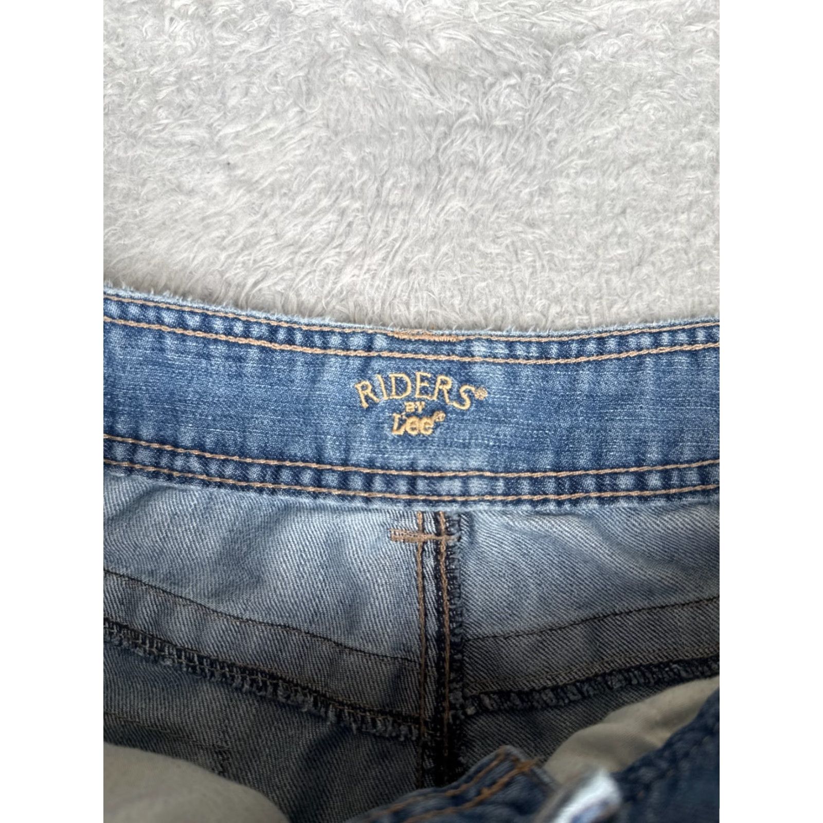 Lee Lee Jeans Women 16 Blue Denim Capri Crop Mid Rise 34x17 5-Pocket Regular Jeans Size 38" / US 16 / IT 52 - 5 Thumbnail