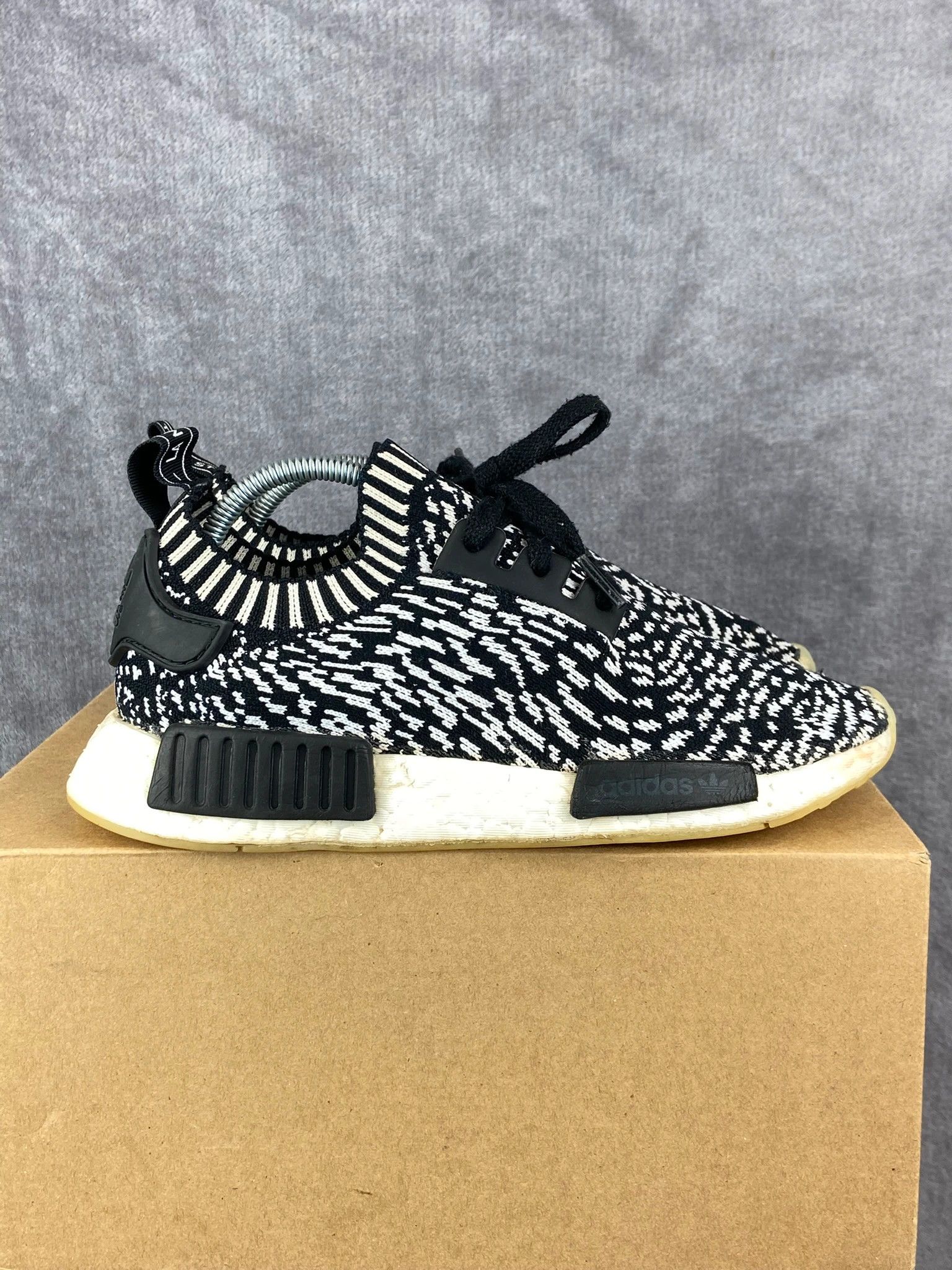 Adidas Adidas NMD R1 zebra black white sneakers boost streetwear Size US 8 / IT 38 - 5 Thumbnail