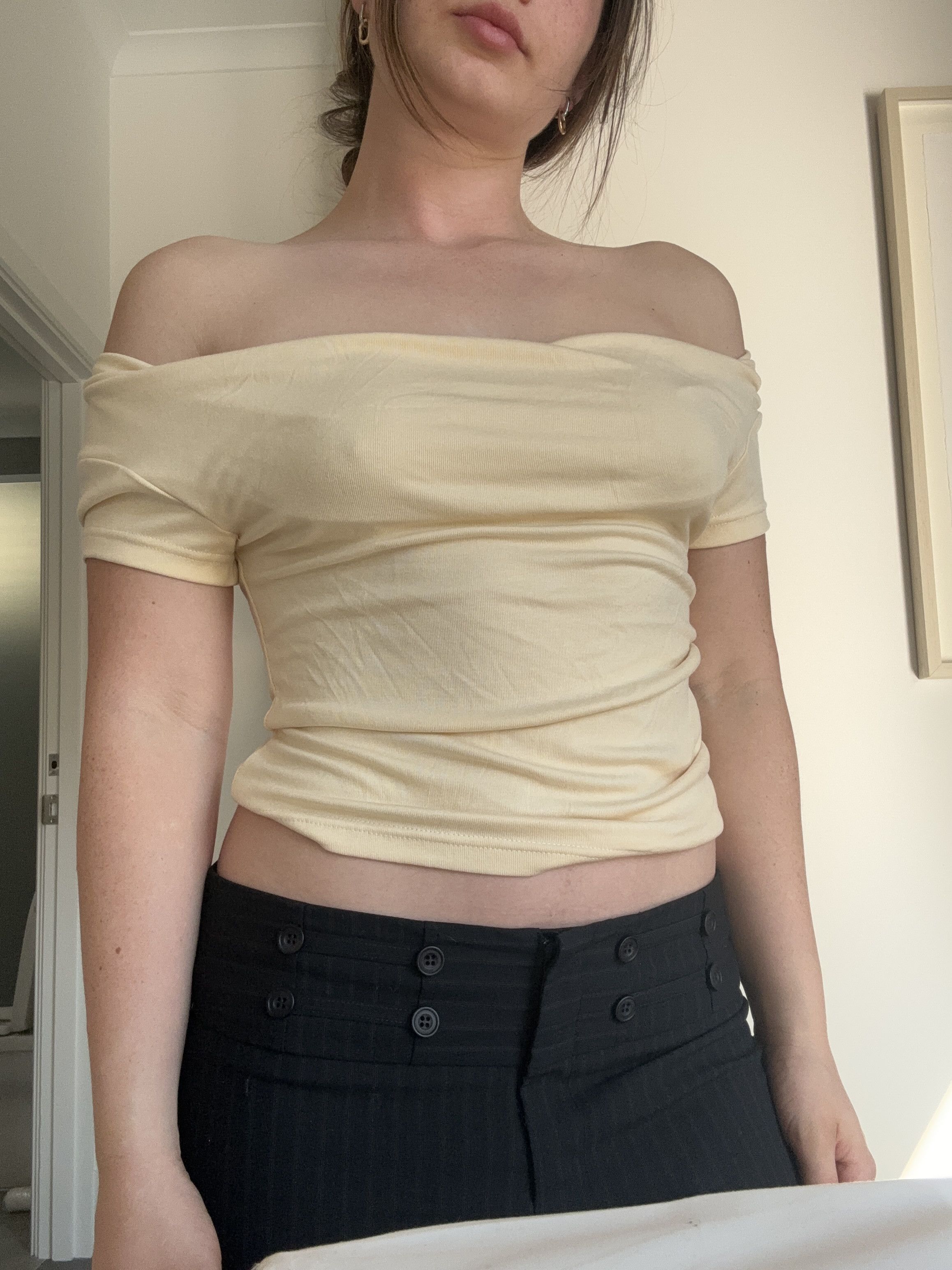 Urban Outfitters Butter yellow off the shoulder asymmetrical top Size S / US 4 / IT 40 - 1 Thumbnail