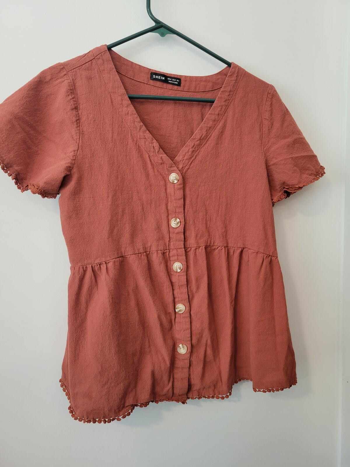 Shein SHEIN Rust Button Front Peplum Top Size M Size M / US 6-8 / IT 42-44 - 1 Thumbnail