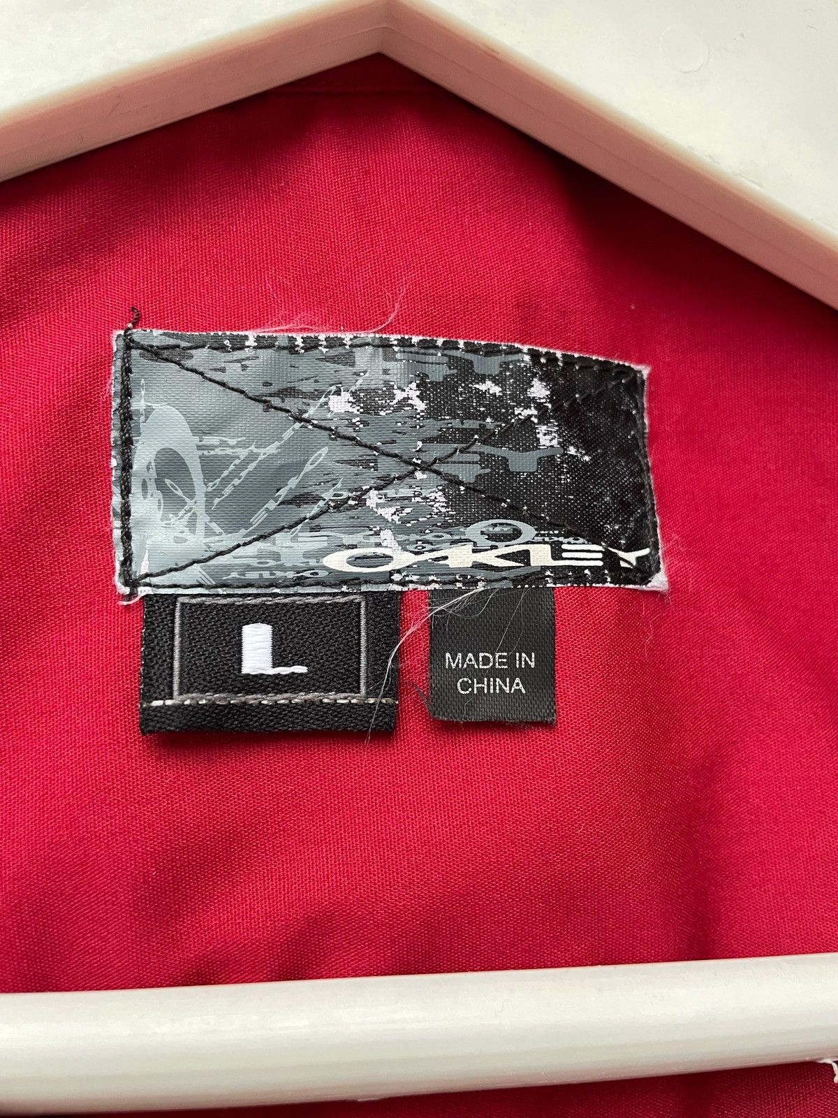 Oakley Oakley Men Basic Red Shirt Small Metal Logo Size L Gorpcore Size US L / EU 52-54 / 3 - 9 Thumbnail