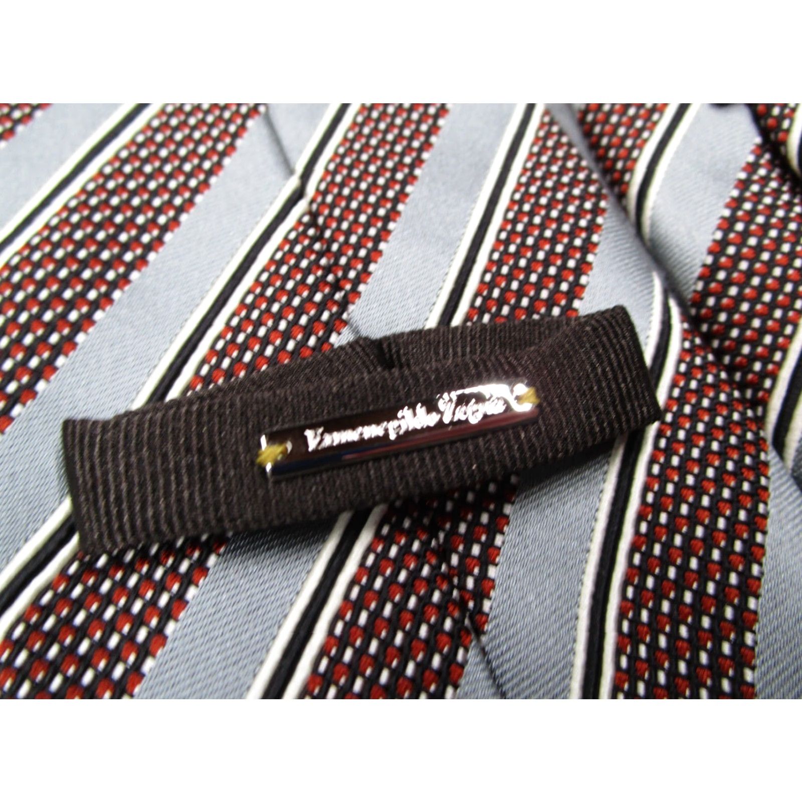 Ermenegildo Zegna Ermenegildo Zegna Men's Classic Gray Red Striped Silk Tie Made in Italy User: Ermenegildo Zegna Men's Classic Gray Red Striped Silk Tie Made in Italy Size ONE SIZE - 4 Thumbnail