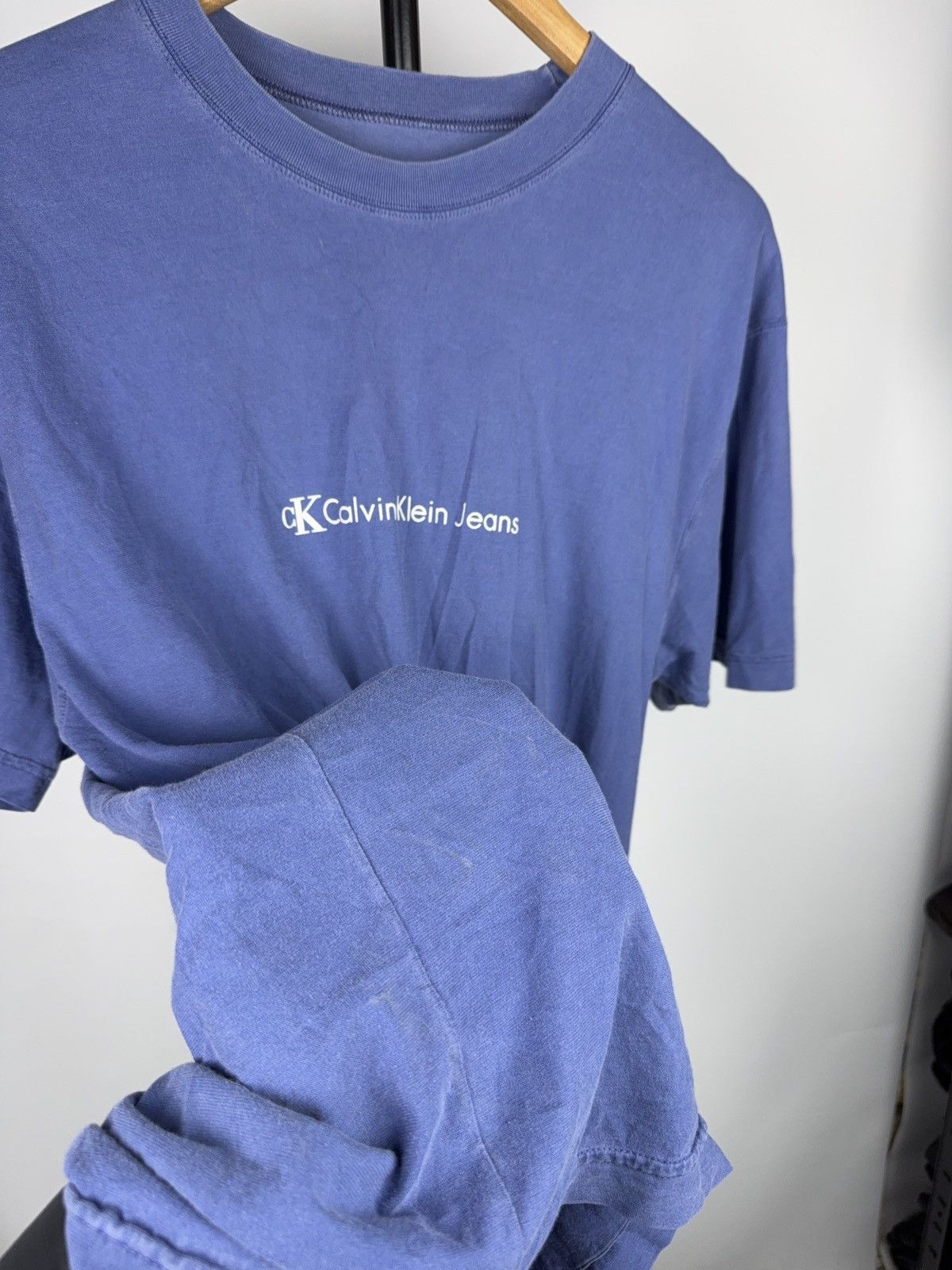 Calvin Klein 00s Vintage Calvin Klein Jeans Minimal Logo Blue T-Shirt L Size US L / EU 52-54 / 3 - 7 Thumbnail