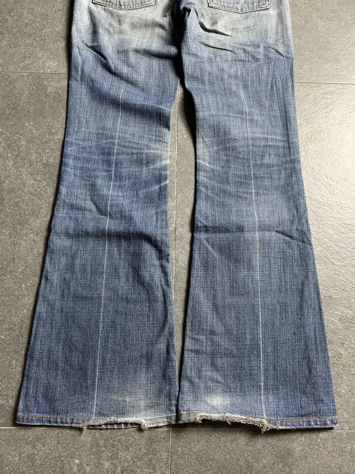If Six Was Nine × Japanese Brand × Le Grande Bleu (L.G.B.) 2000s For All 7 Man Kind Flared Jeans Size US 27 - 11 Thumbnail