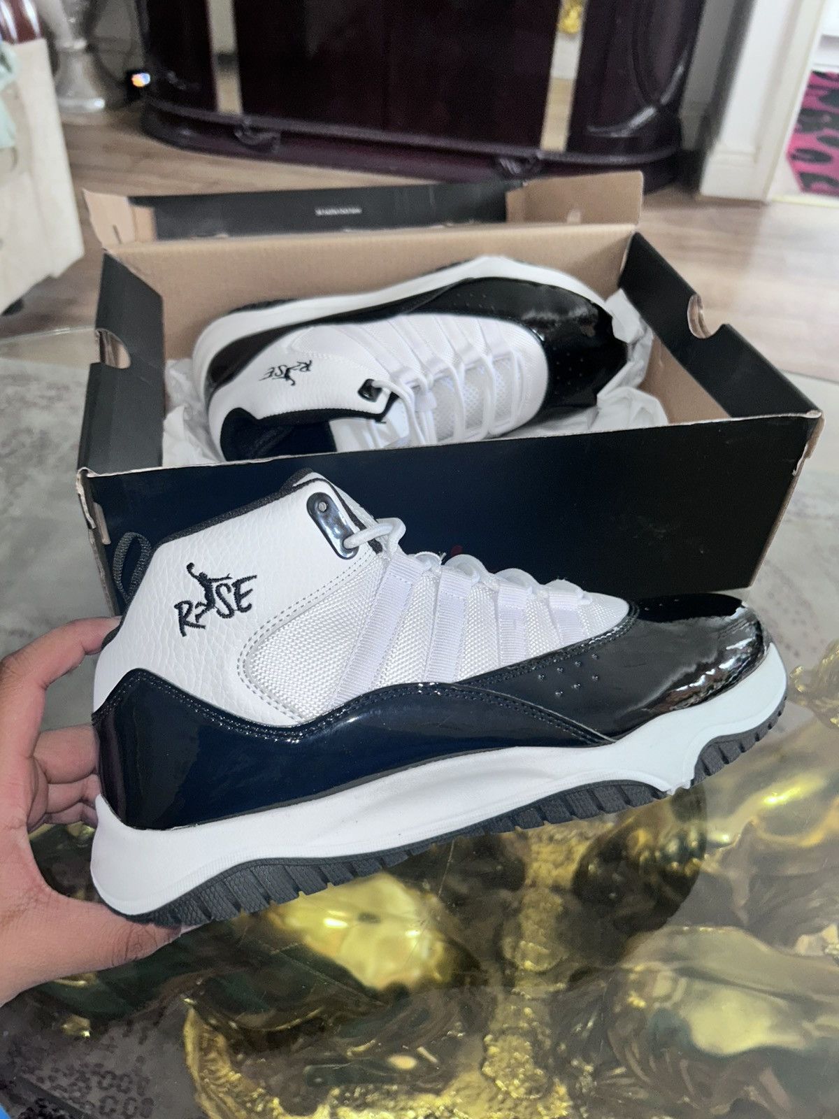 Other RISE Shuttle Basketball Trainers – White/Black Size US 7 / EU 40 - 3 Thumbnail