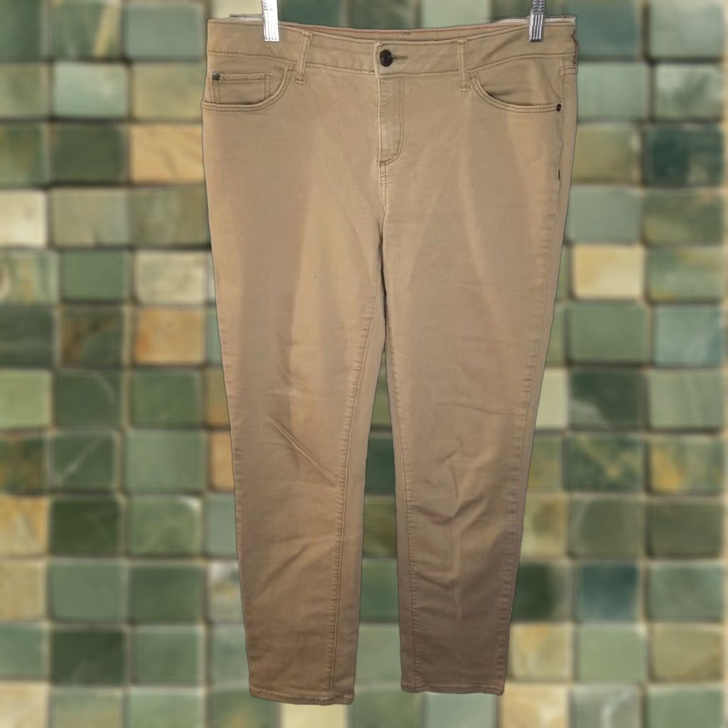 Eddie Bauer VINTAGE Eddie Bauer Women's Pants Size 10 Khaki Beige Slim Straight Chino Slimming Casual Size 32" / US 10 / IT 46 - 1 Thumbnail