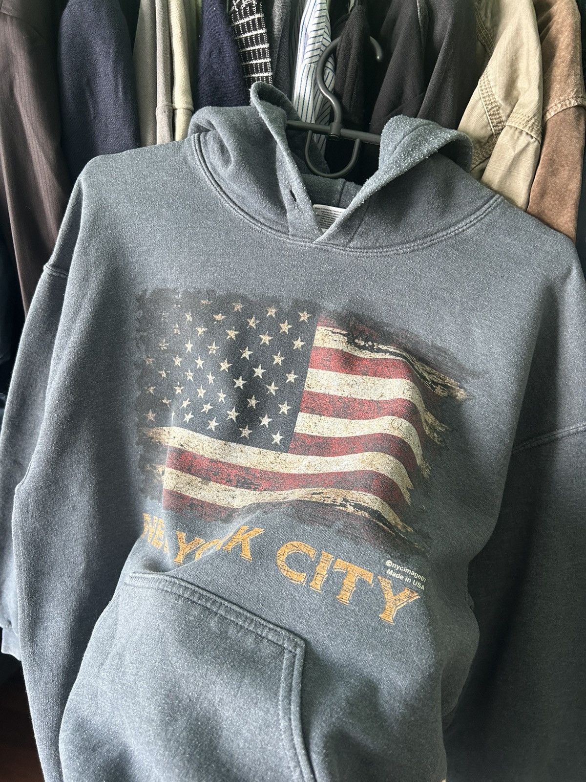 Gildan Vintage 00s NYC Big Logo Flag USA Streetwear Hoodie Size M Size US M / EU 48-50 / 2 - 9 Thumbnail