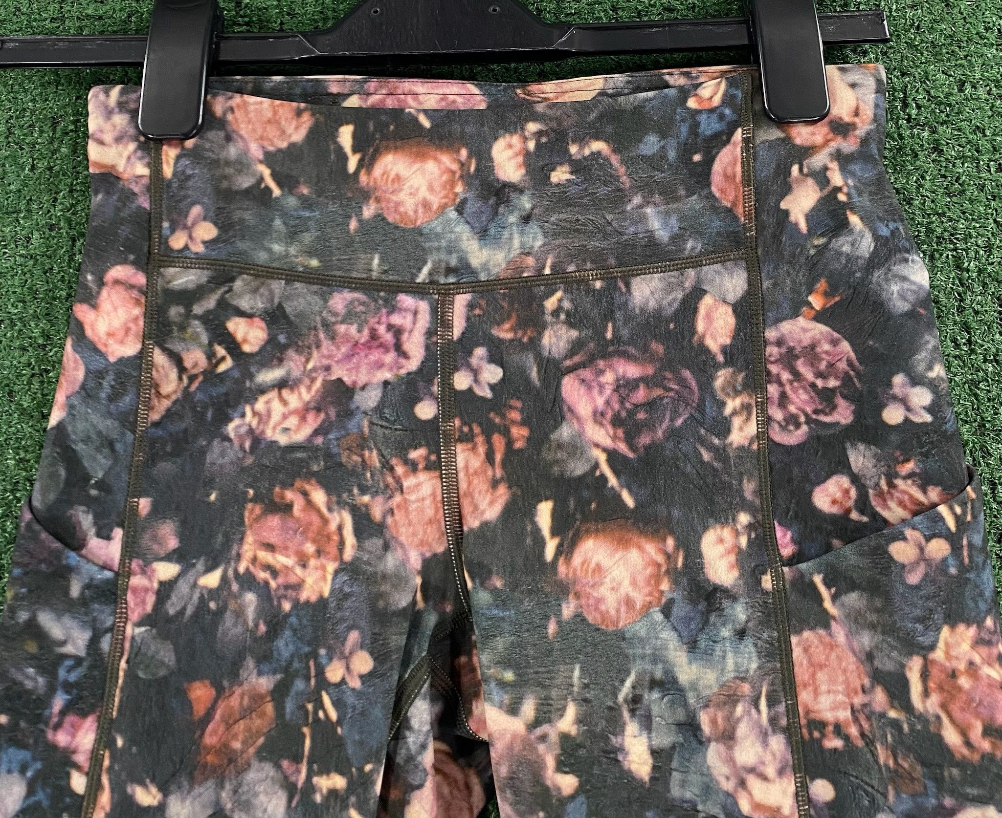 Lululemon Lululemon Speed Up Frosted Rose Floral Cropped Legging 4 Size 26" / US 2 / IT 38 - 2 Thumbnail