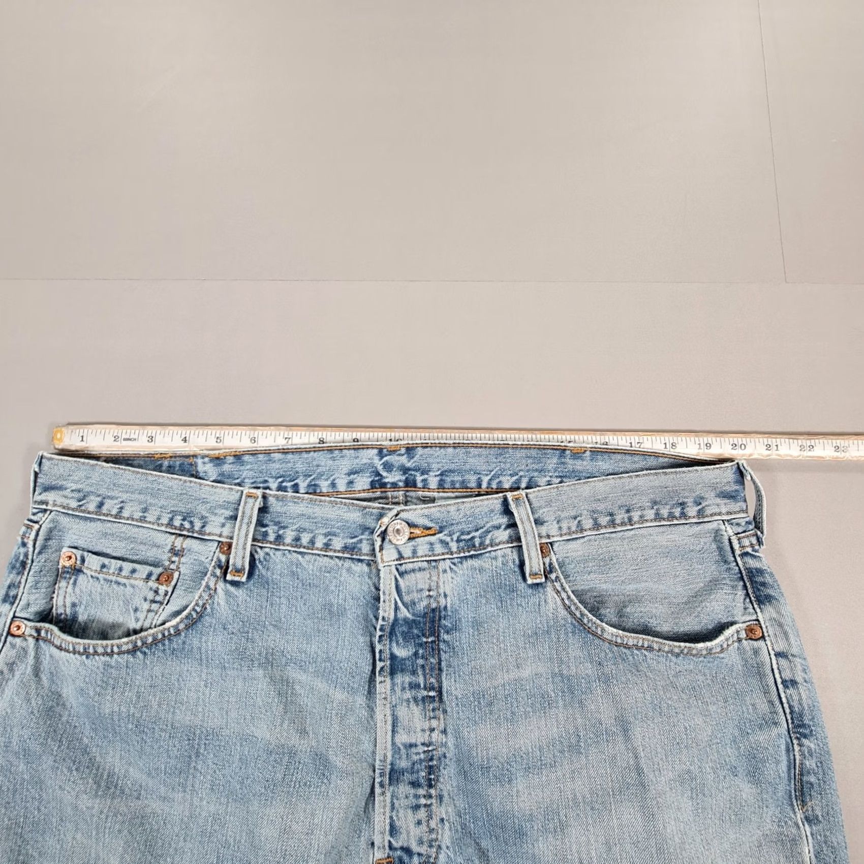 Levi's VINTAGE Levi's 501 Jeans Mens Blue W40 L30 Straight Leg Regular Fit Denim Y2K Jeans Size US 32 / EU 48 - 7 Thumbnail