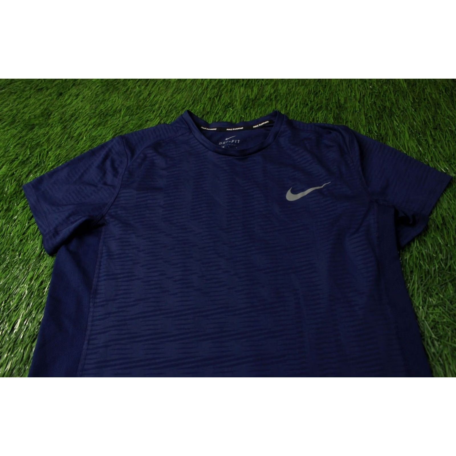 Nike Nike Running Miler 2017 Shirt Men L Navy Blue Dri-FIT Jersey T-Shirt Short Sleeve Training Activewear Size US L / EU 52-54 / 3 - 2 Thumbnail