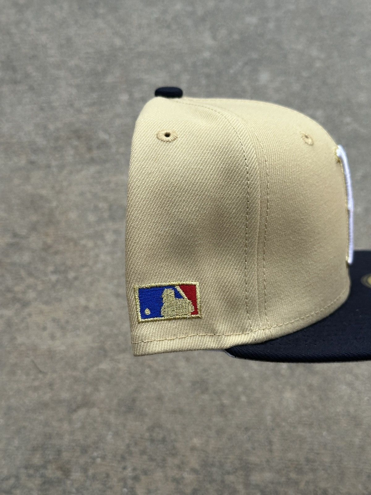 MLB × New Era Boston Red Sox Side Batty Vegas Gold Two Tone Fitted 7 1/4 Size ONE SIZE - 2 Thumbnail