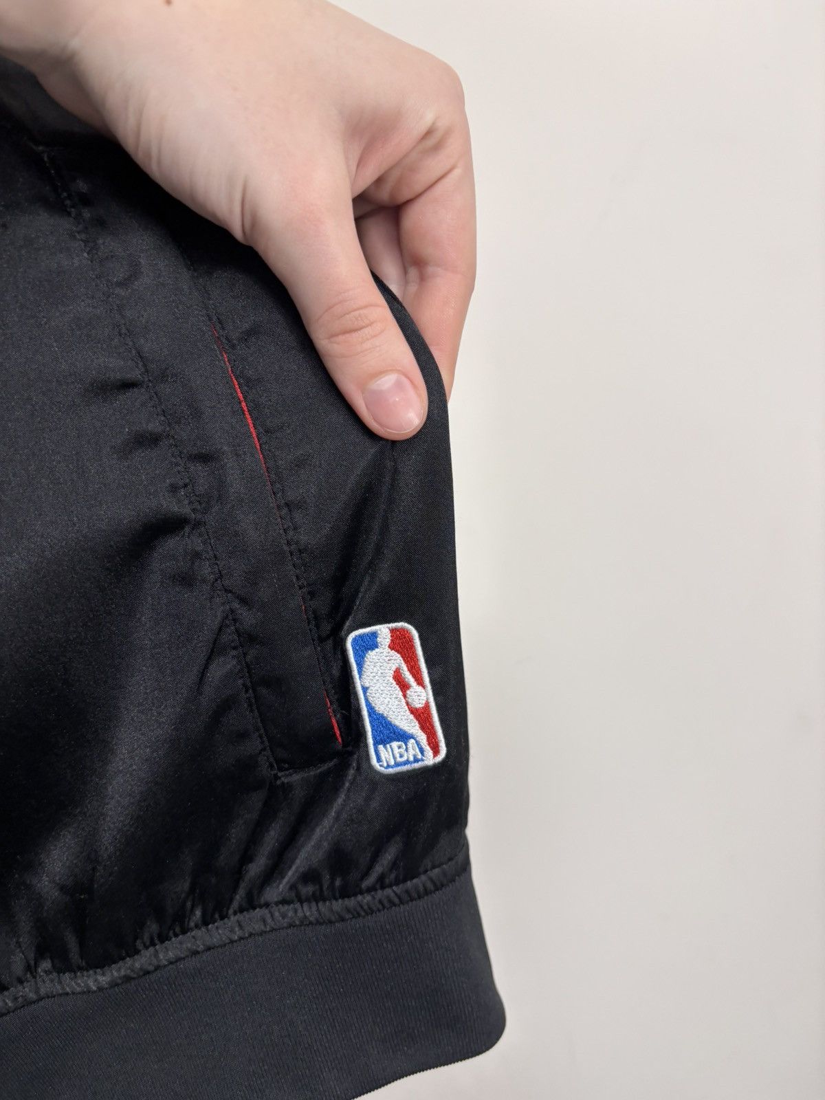 Adidas Adidas Chicago Bulls 2013 Men’s Rare NBA Satin Bomber Jacket Size US S / EU 44-46 / 1 - 9 Thumbnail