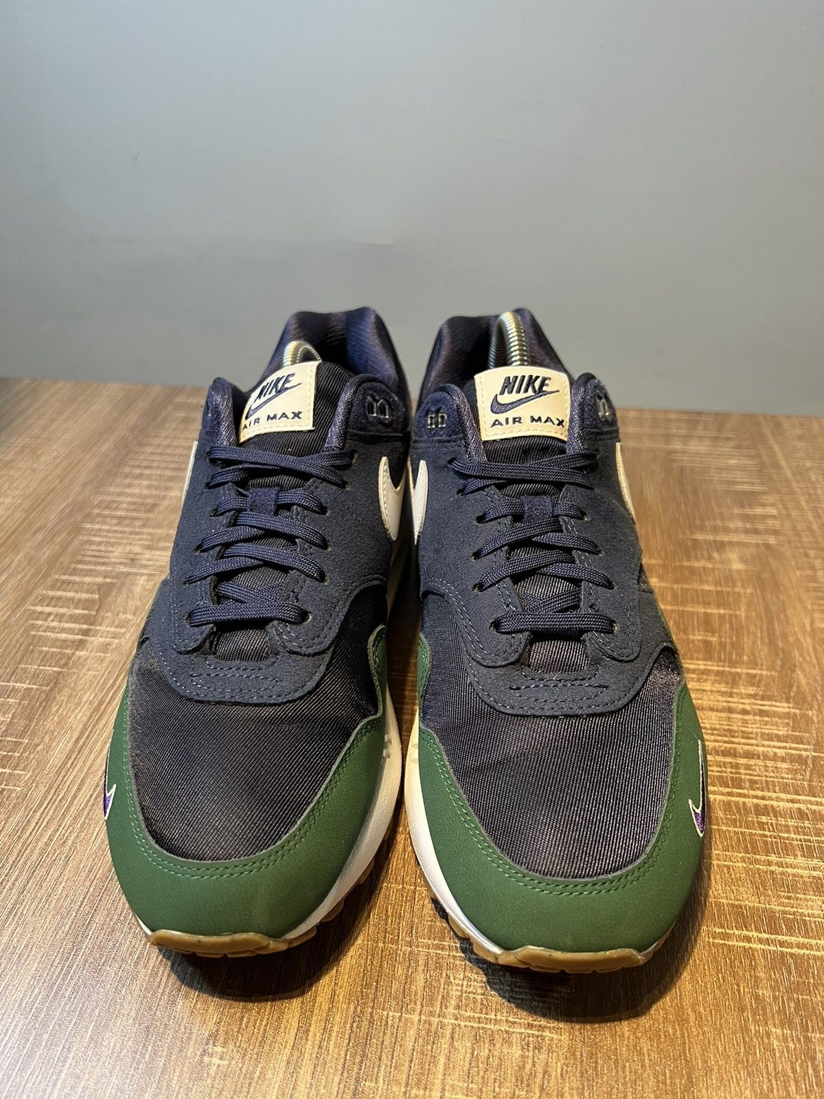 Nike Sz 9.5w Air Max 1 QS 'Letterman Pack' 2022 Obsidian/Green Size US 9.5 / IT 39.5 - 3 Thumbnail