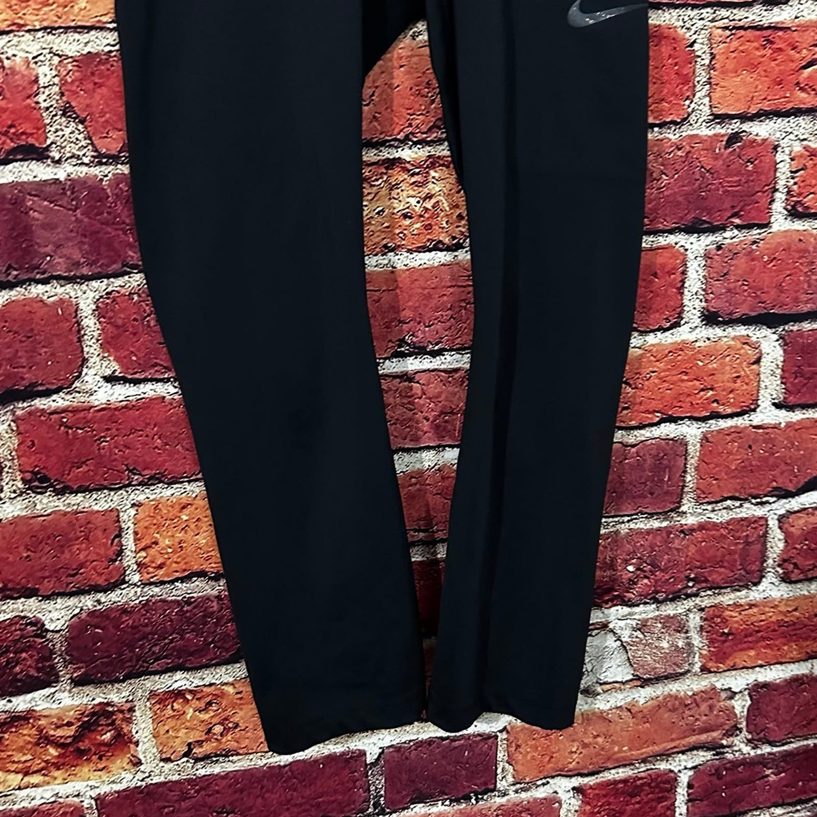 Nike Black Nike leggings size medium Size 30" / US 8 / IT 44 - 3 Thumbnail
