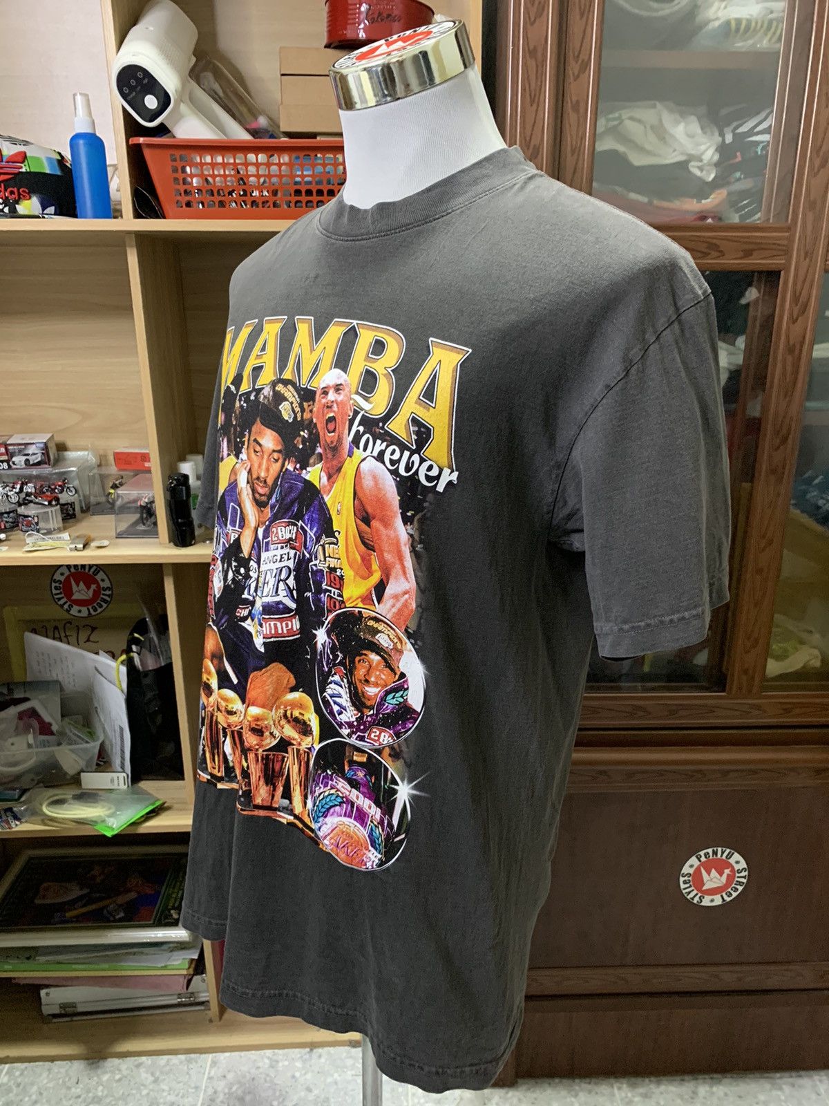NBA Rare Los Angeles Lakers NBA Kobe Bryant #24 Memorial T Shirt Size US M / EU 48-50 / 2 - 3 Thumbnail