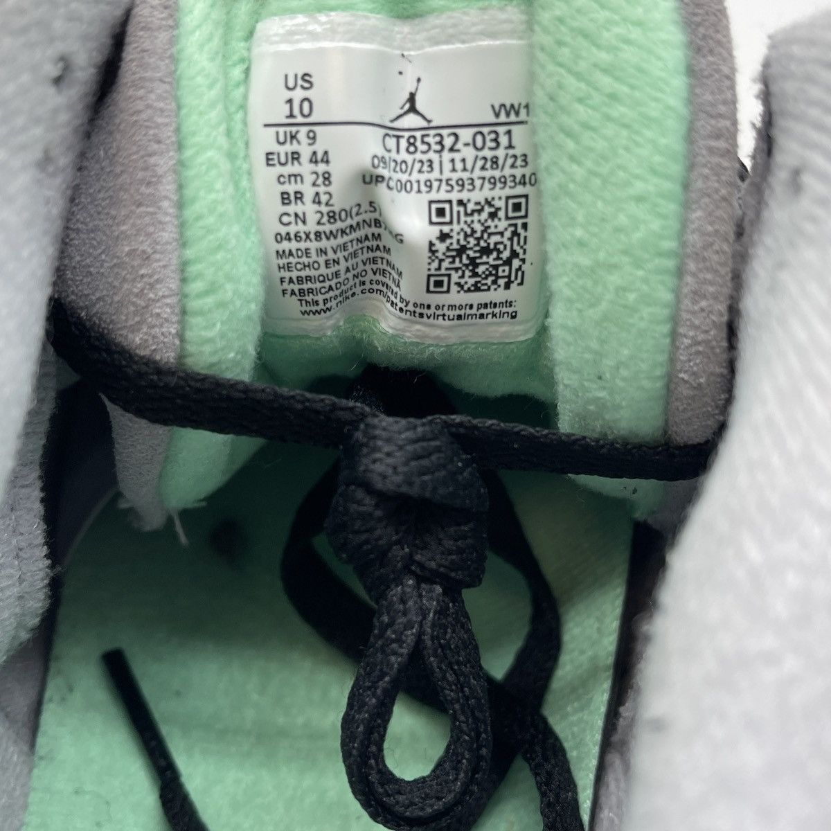 Jordan Brand Air Jordan 3 green glow Size US 10 / EU 43 - 8 Thumbnail